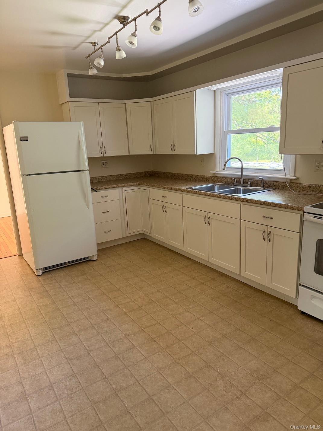Single Family Rhinecliff Road Dutchess County, NY 12572, MLS-1005026-10