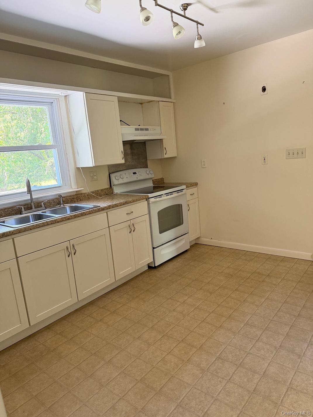 Single Family Rhinecliff Road Dutchess County, NY 12572, MLS-1005026-11