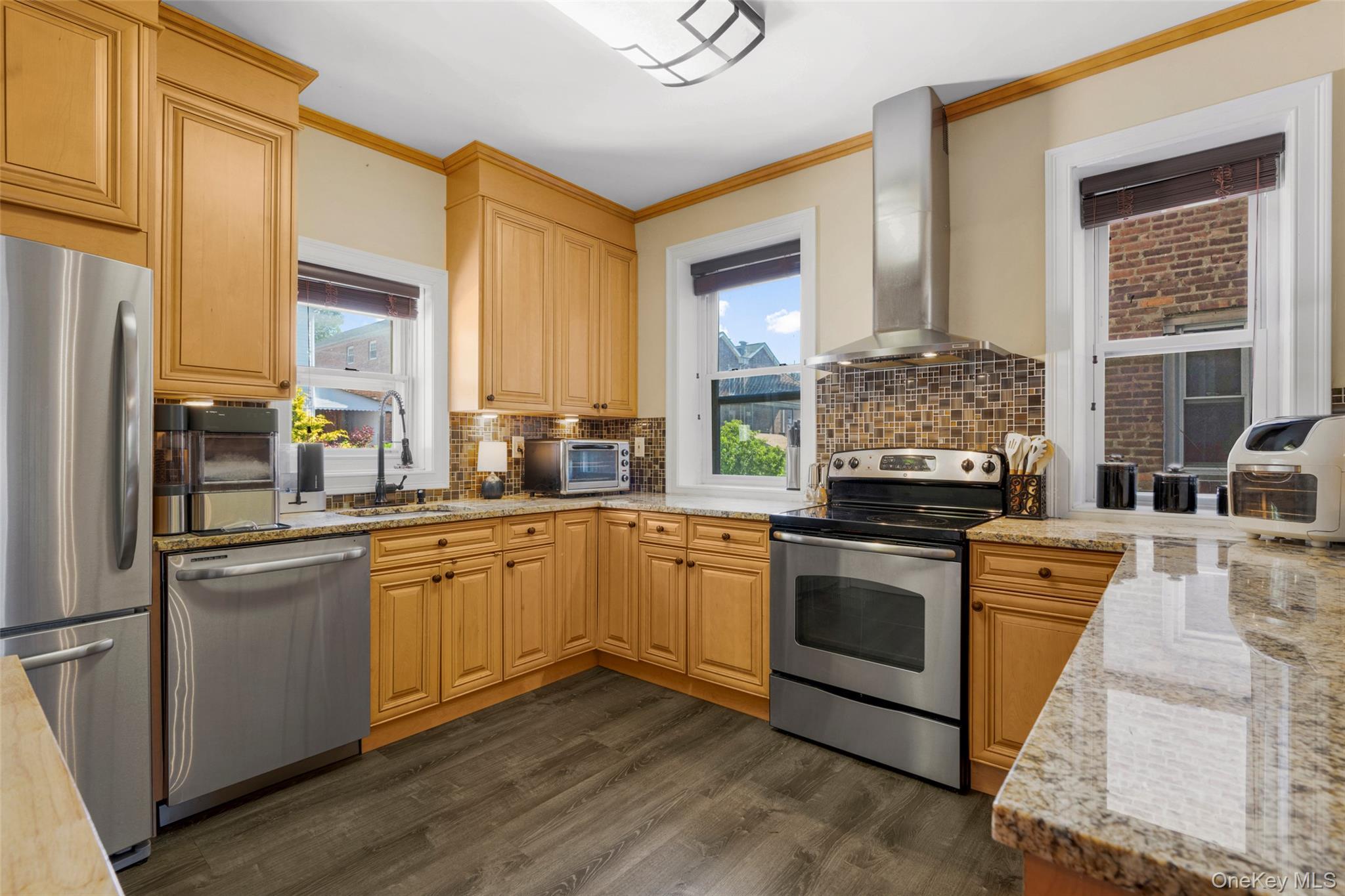 Single Family 235th  Bronx, NY 10470, MLS-1005046-12