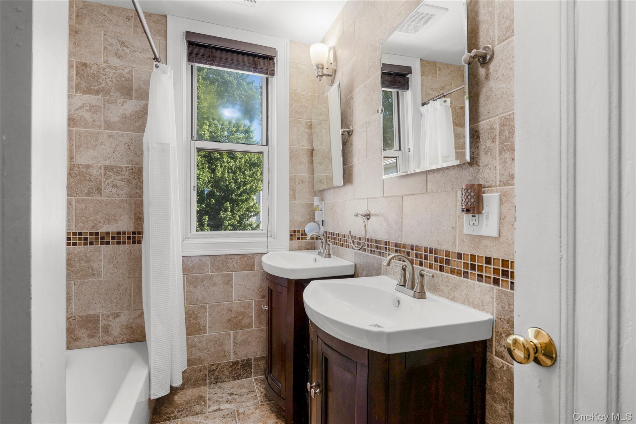 Single Family 235th  Bronx, NY 10470, MLS-1005046-16