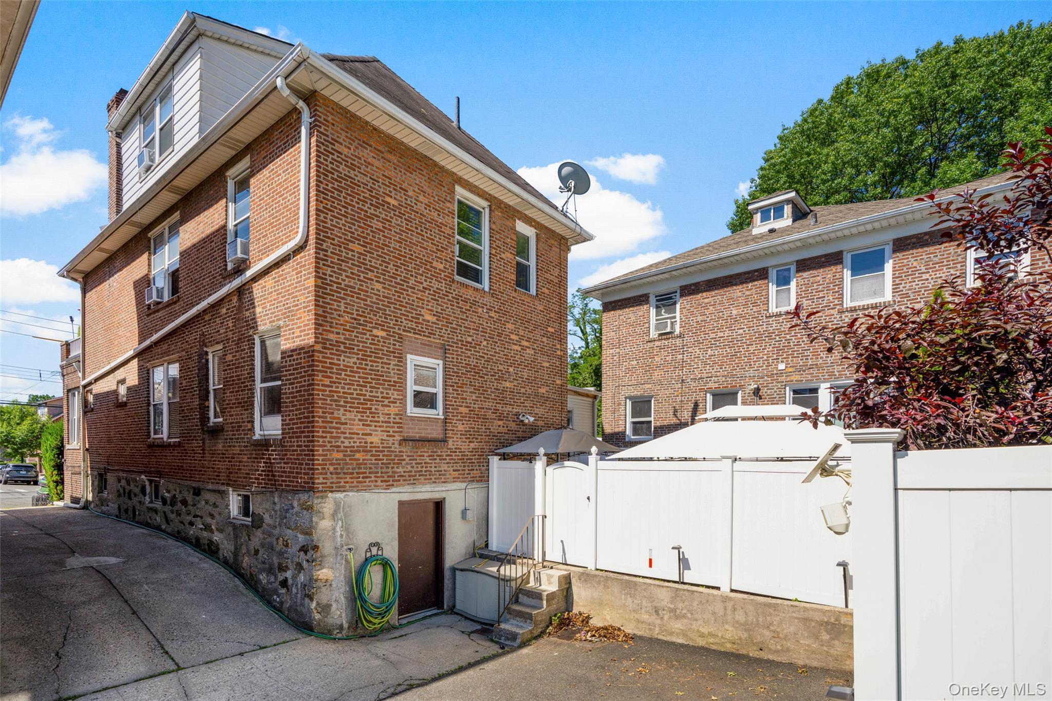 Single Family 235th  Bronx, NY 10470, MLS-1005046-32