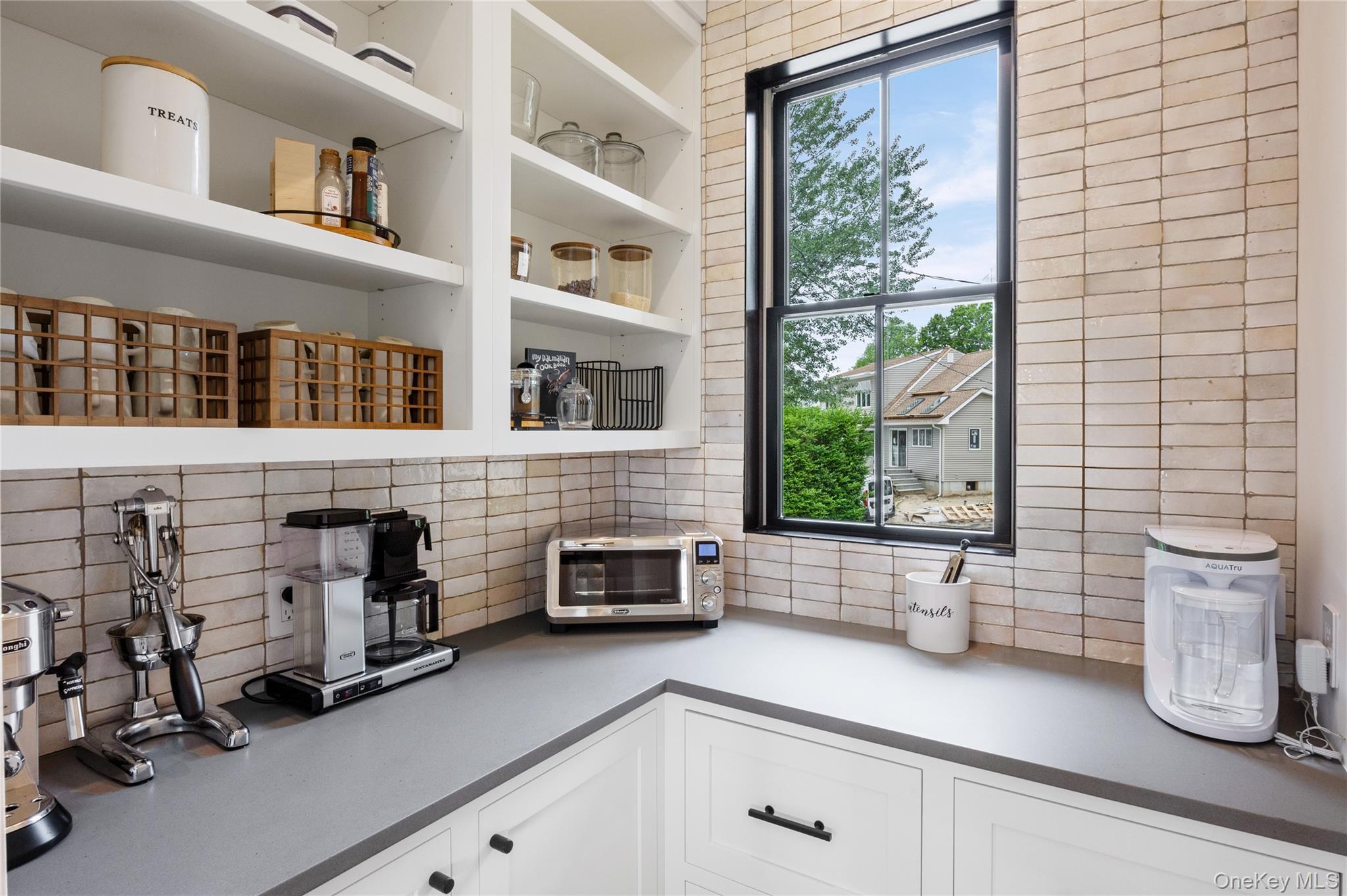 Single Family Williamsburgh Drive Suffolk County, NY 11971, MLS-1005049-13