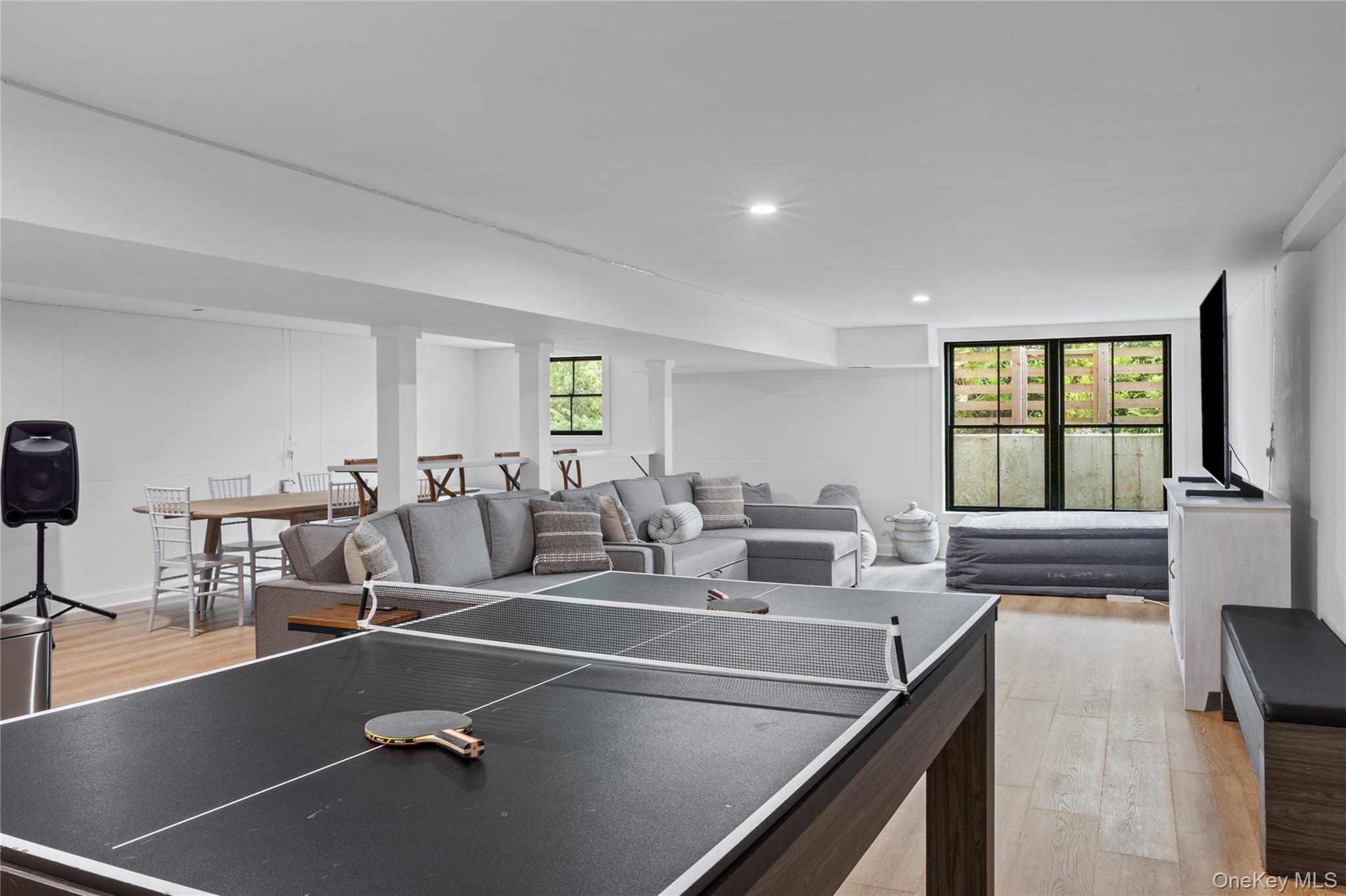 Single Family Williamsburgh Drive Suffolk County, NY 11971, MLS-1005049-28