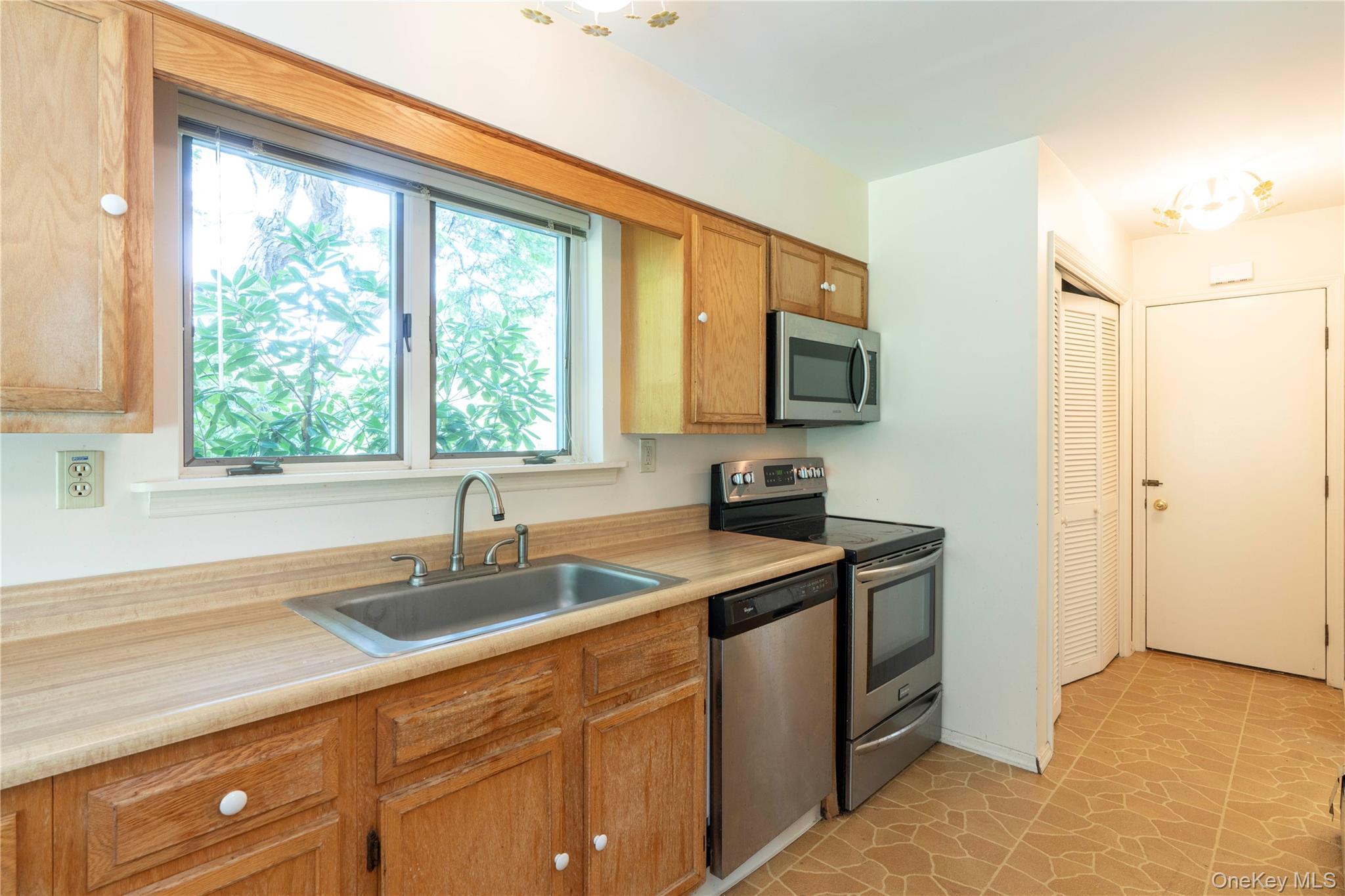 Single Family Goldfinch Drive Dutchess County, NY 12578, MLS-1005051-15