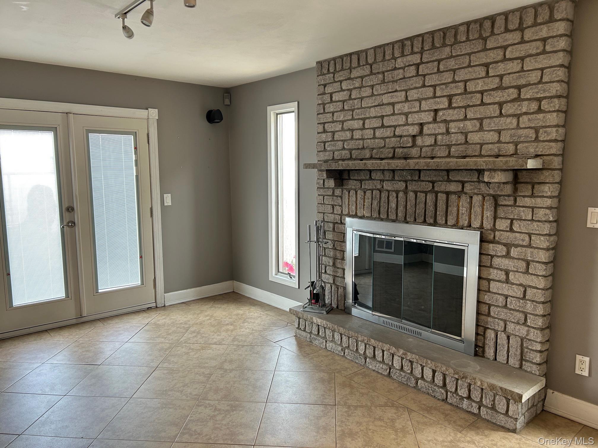 Single Family Gervil Street Staten Island, NY 10309, MLS-1005076-5