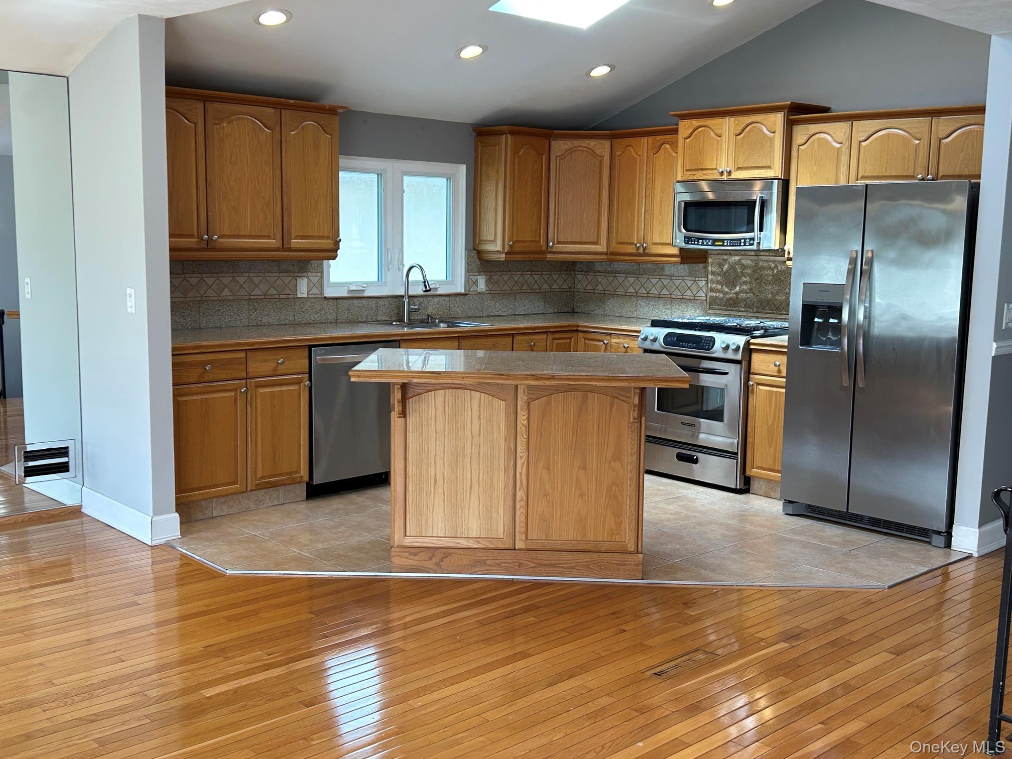 Single Family Gervil Street Staten Island, NY 10309, MLS-1005076-6