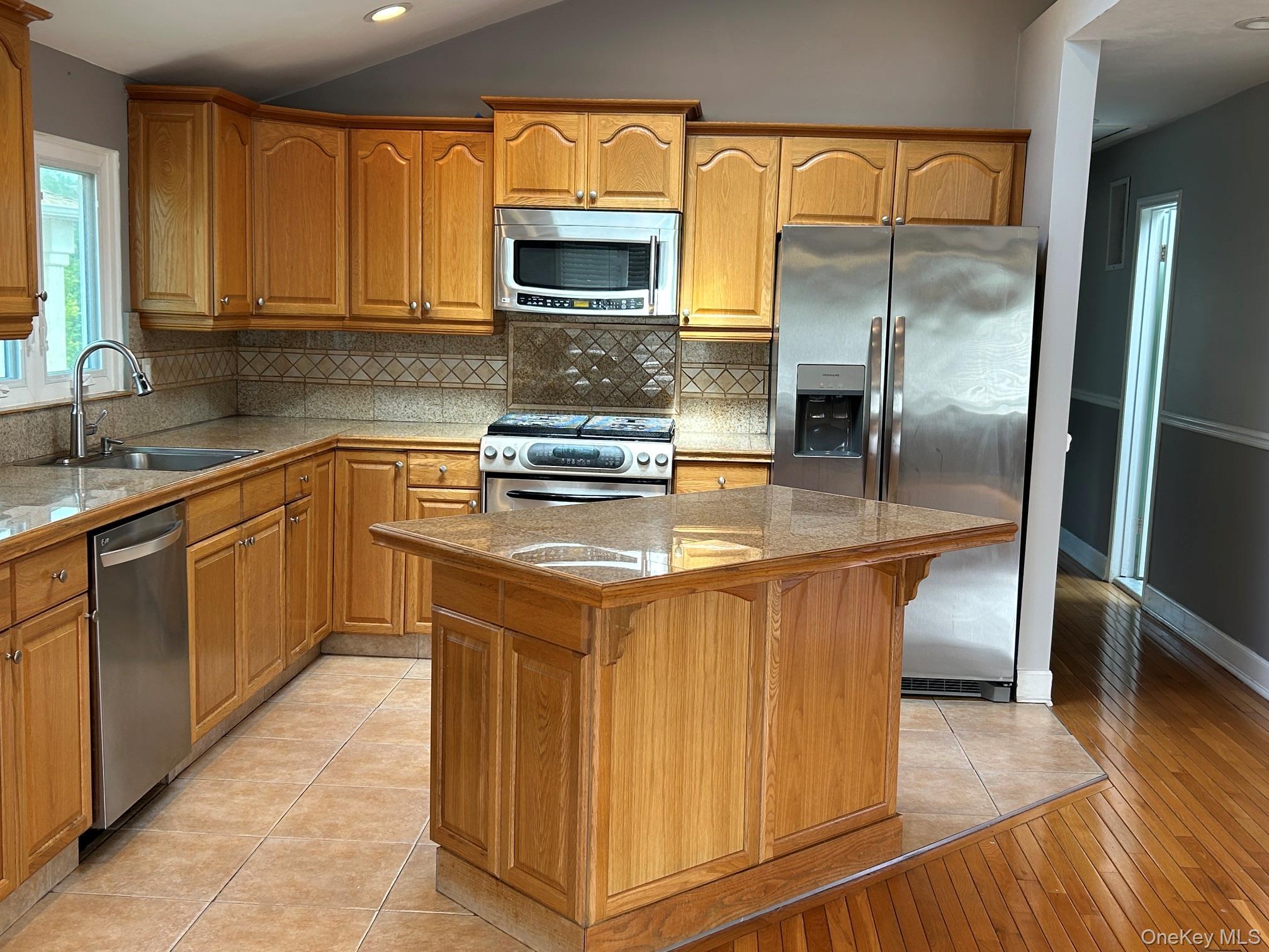 Single Family Gervil Street Staten Island, NY 10309, MLS-1005076-7