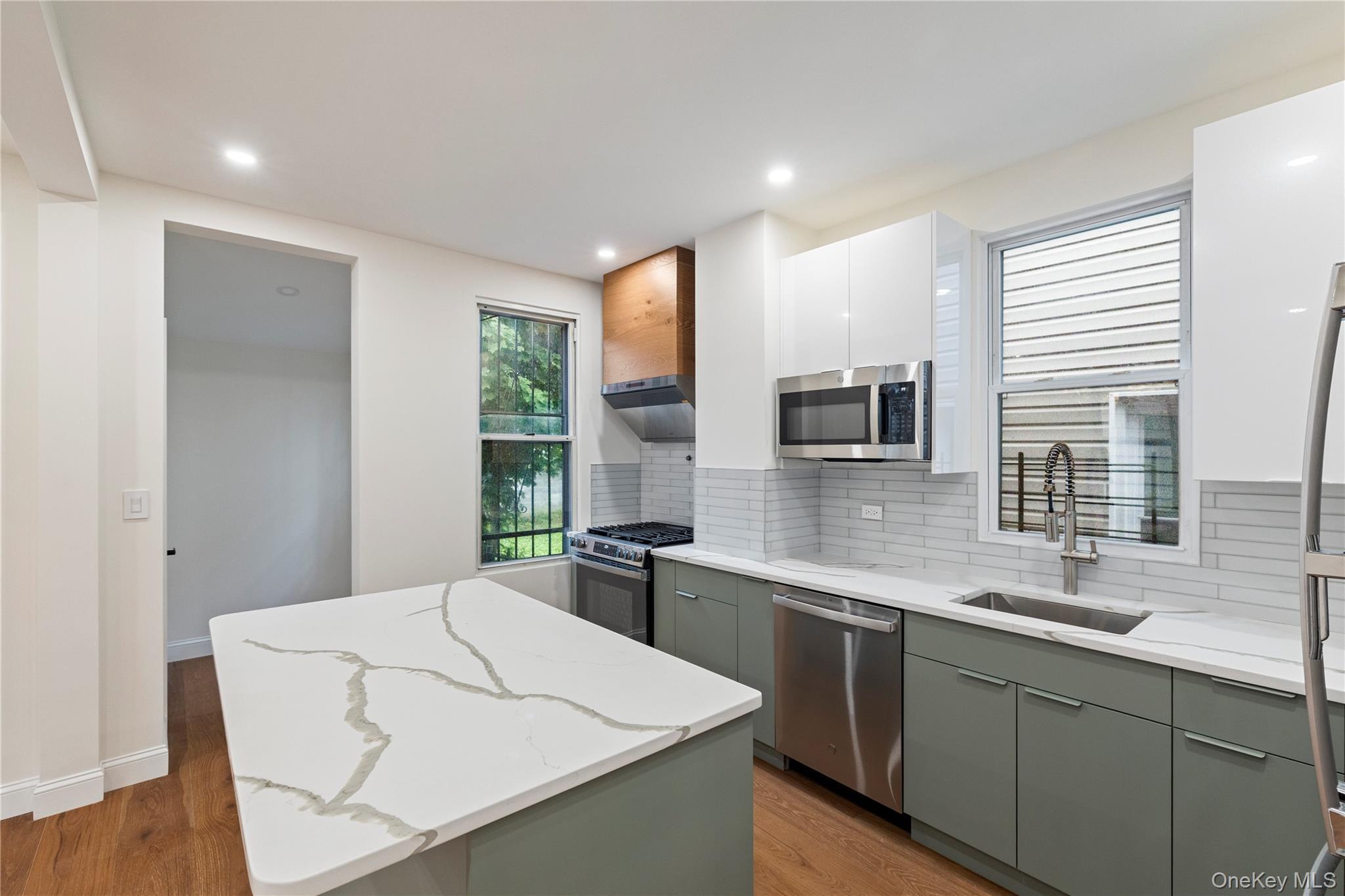 Single Family Ely  Bronx, NY 10469, MLS-1005091-2