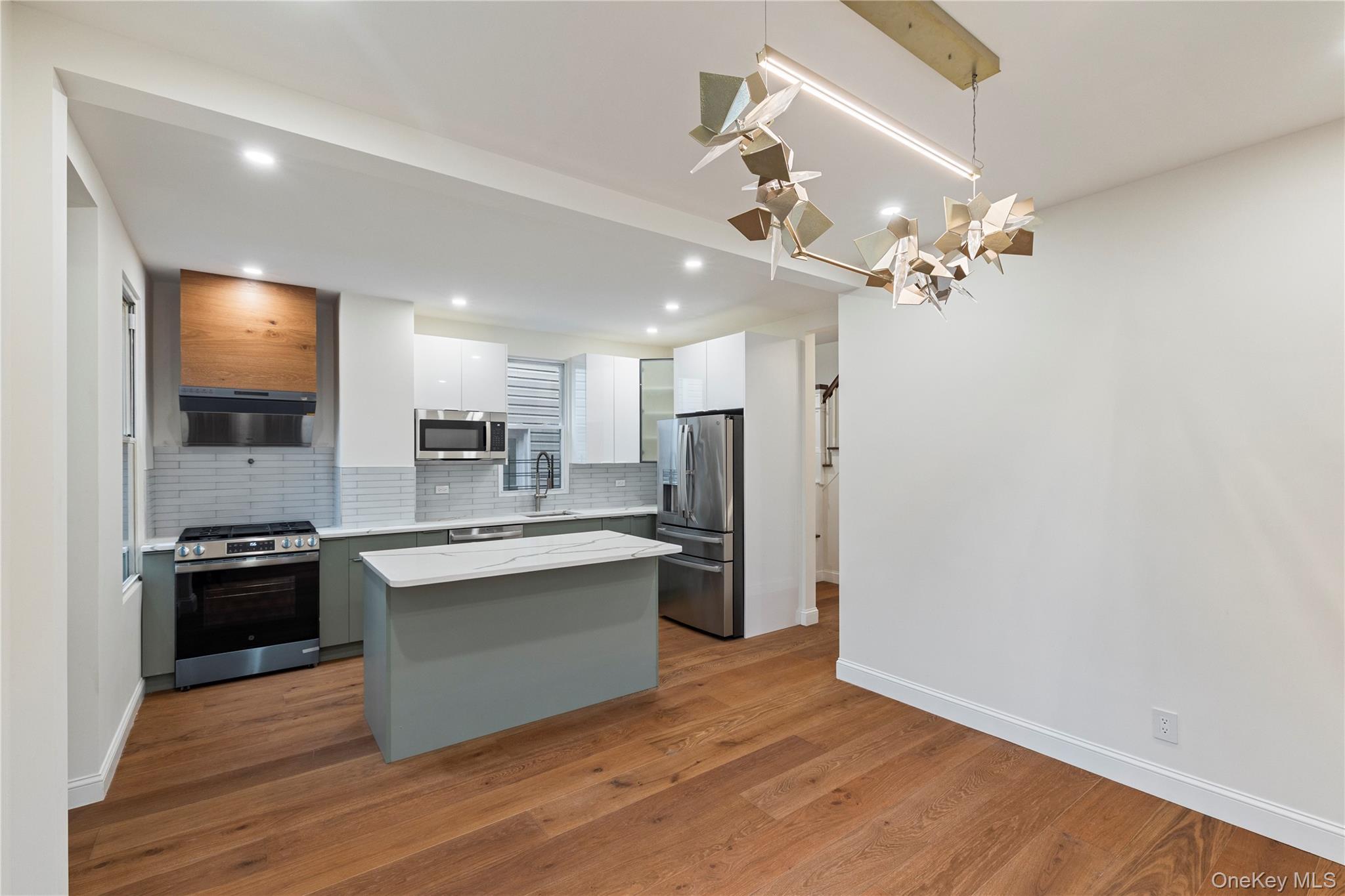 Single Family Ely  Bronx, NY 10469, MLS-1005091-20