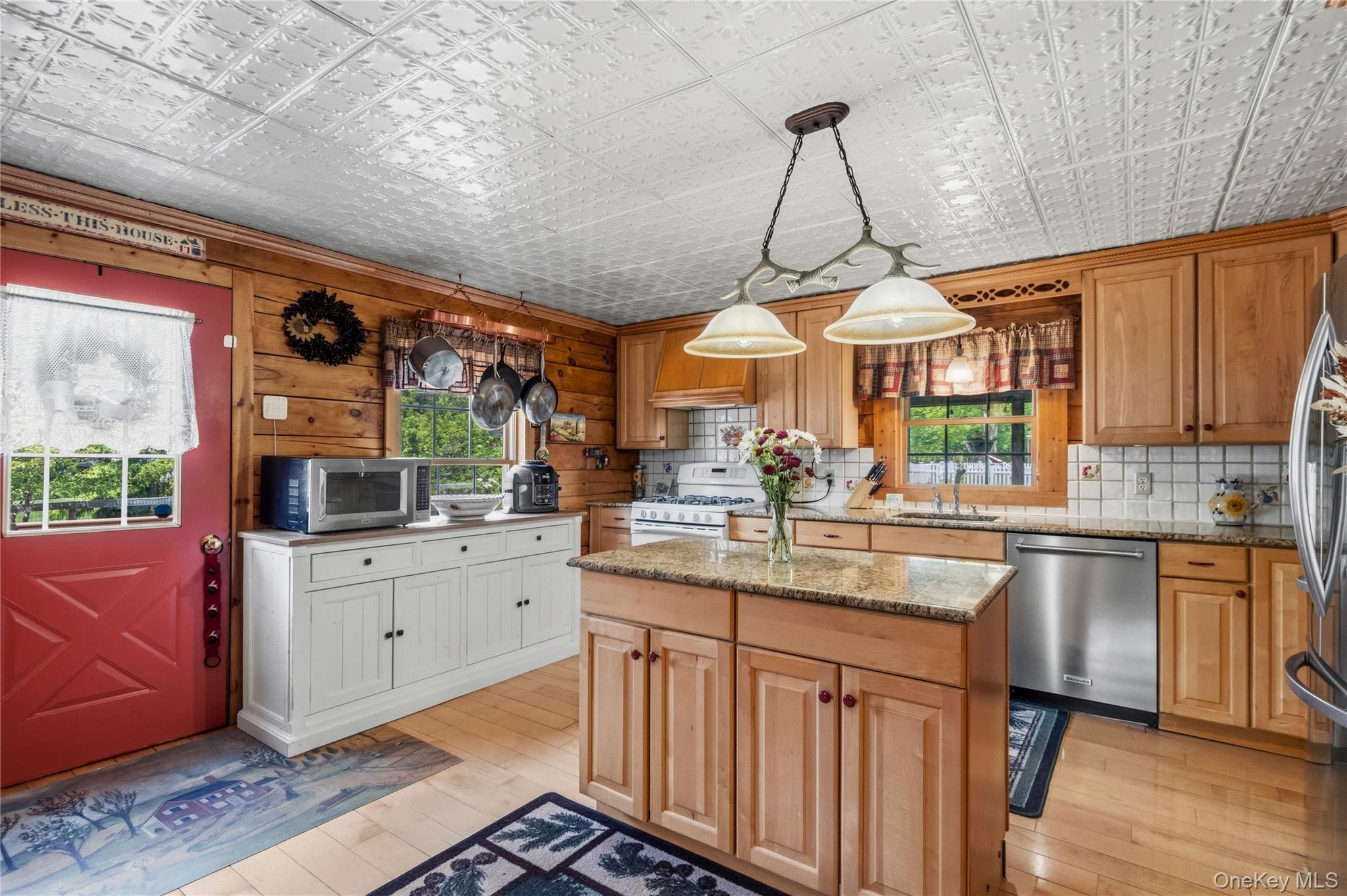 Single Family Woodland Avenue Suffolk County, NY 11949, MLS-1005096-15