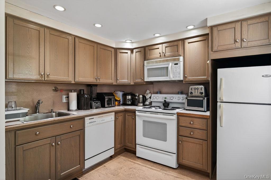 Single Family Pinesbridge Road  Westchester County, NY 10562, MLS-1005133-25
