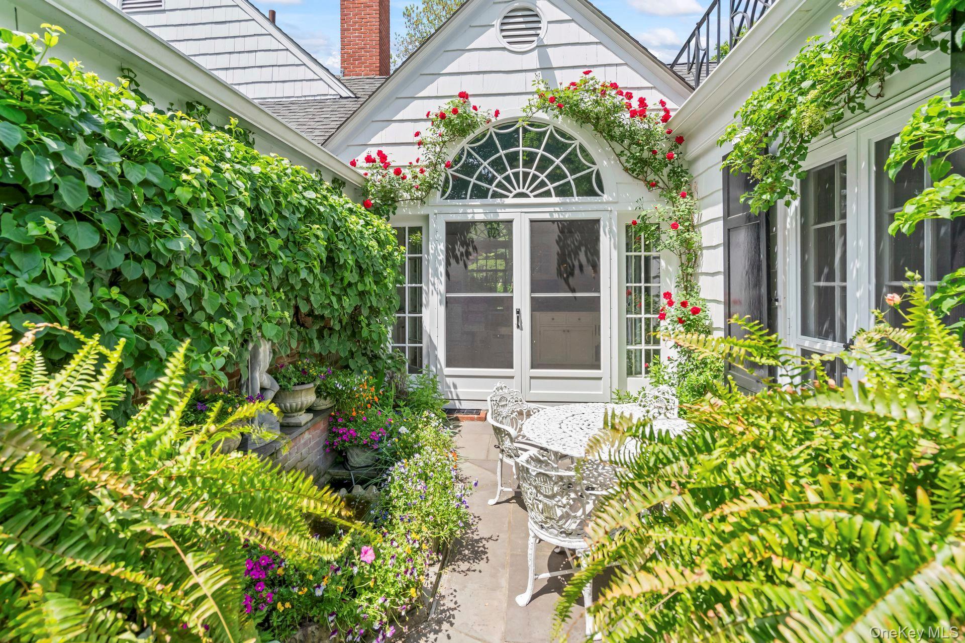Single Family Stonegate Lane  Nassau County, NY 11545, MLS-1005247-38