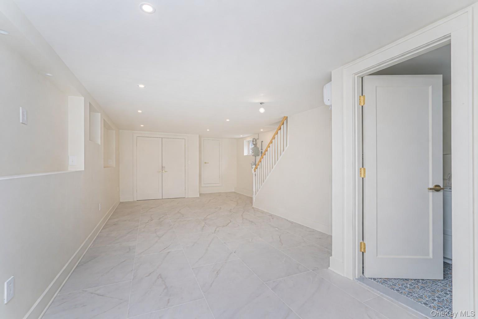 Single Family Willowbrook Staten Island, NY 10314, MLS-1005251-13