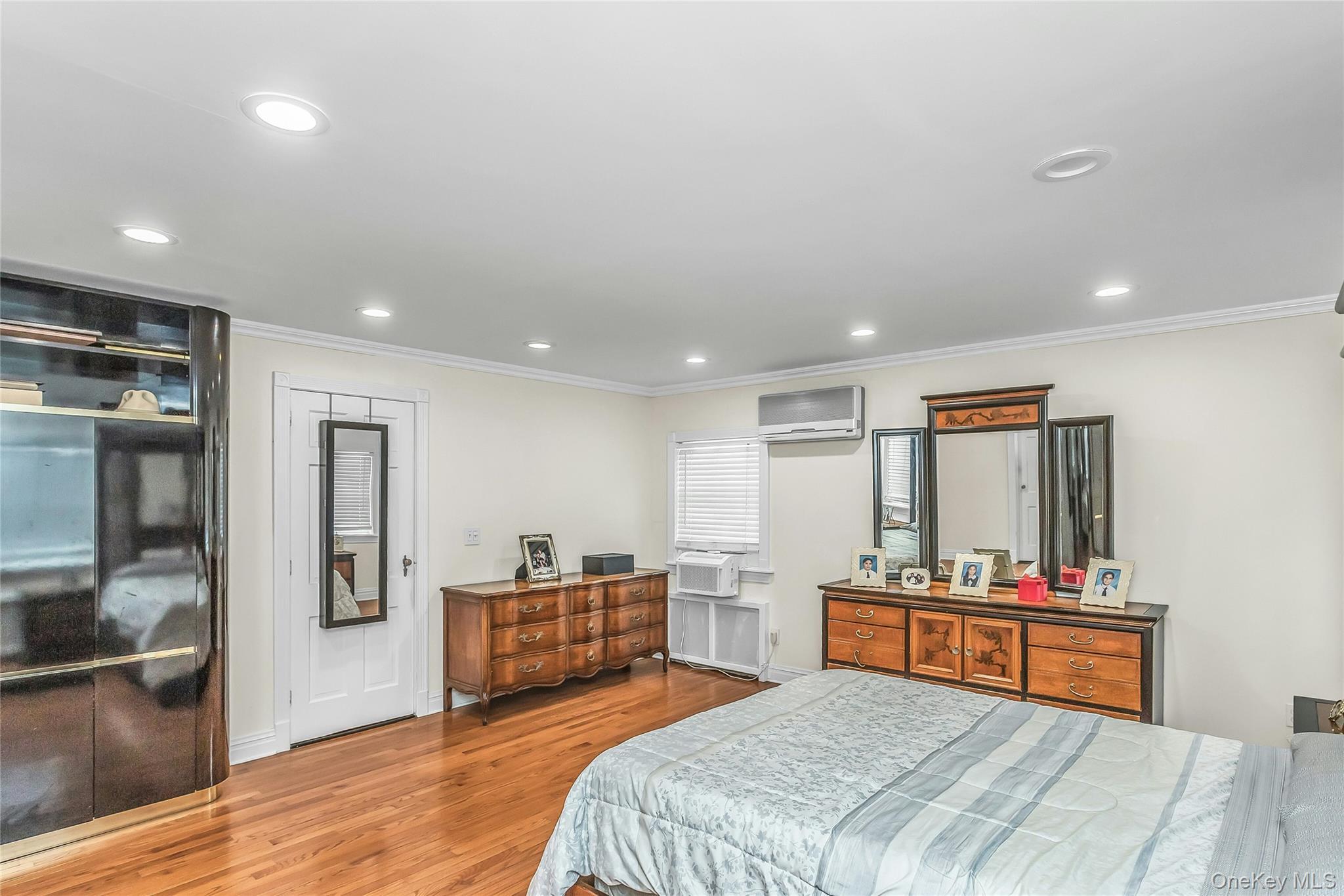 Single Family 33rd Avenue Queens, NY 11361, MLS-1005254-16