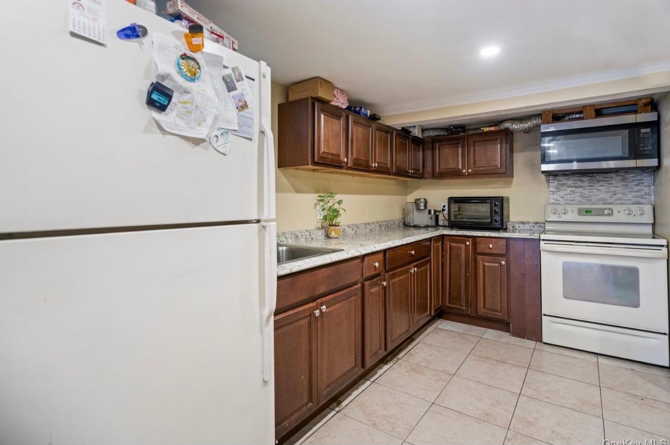 Single Family Bushwick Avenue Suffolk County, NY 11717, MLS-1005256-16