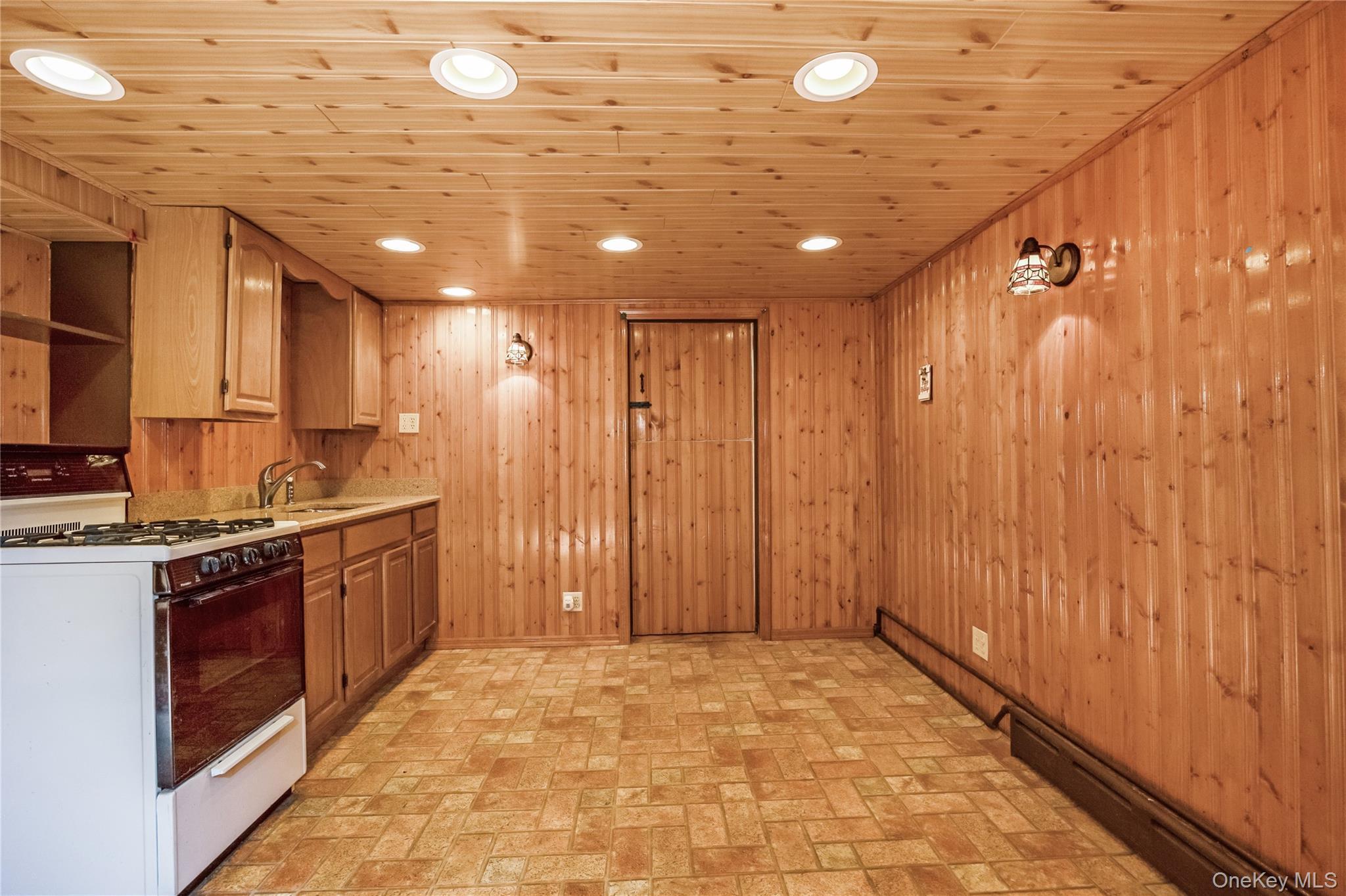 Single Family 62nd Road Queens, NY 11379, MLS-1005338-35