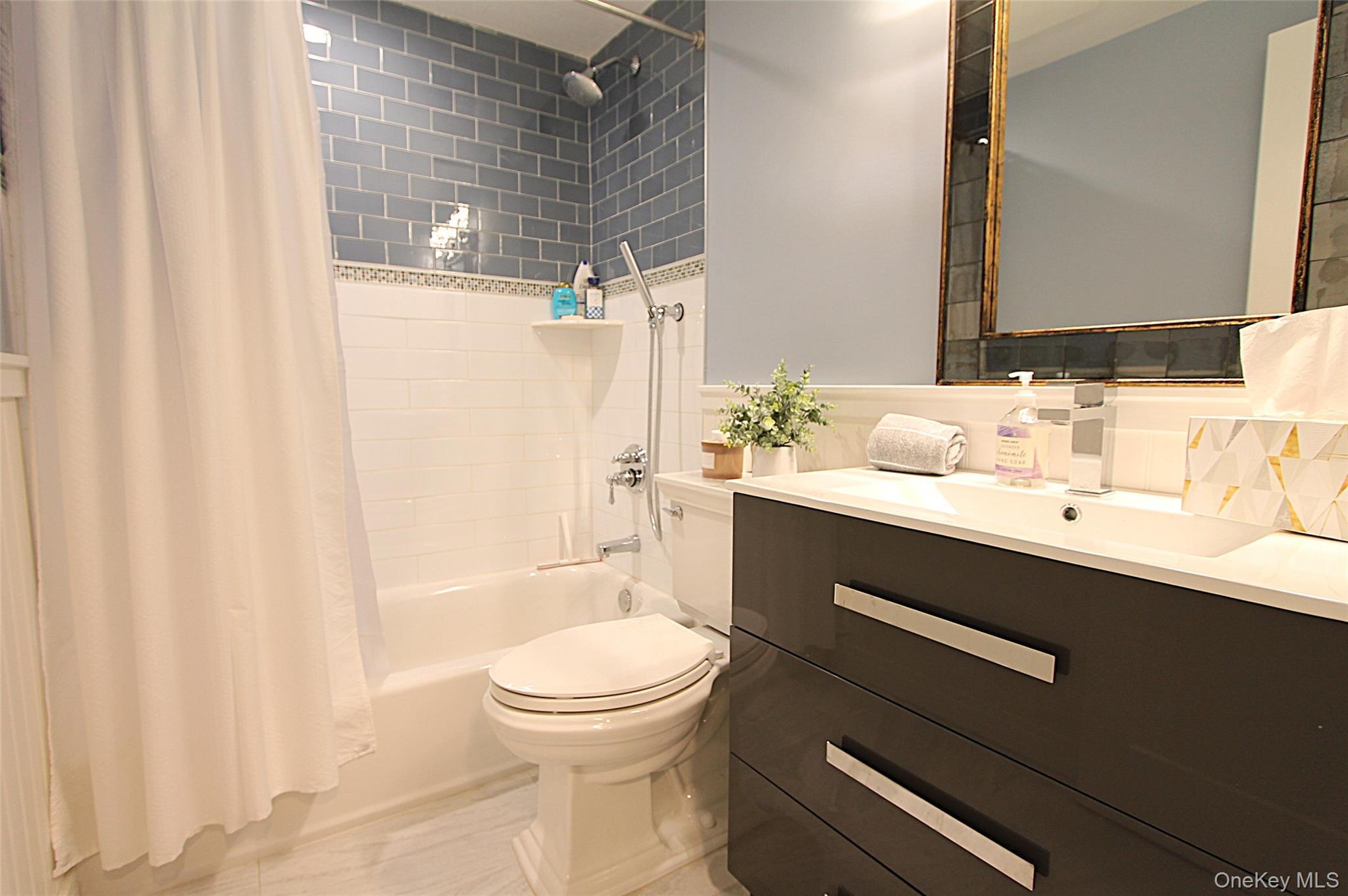 Single Family 81st Queens, NY 11379, MLS-1005352-15