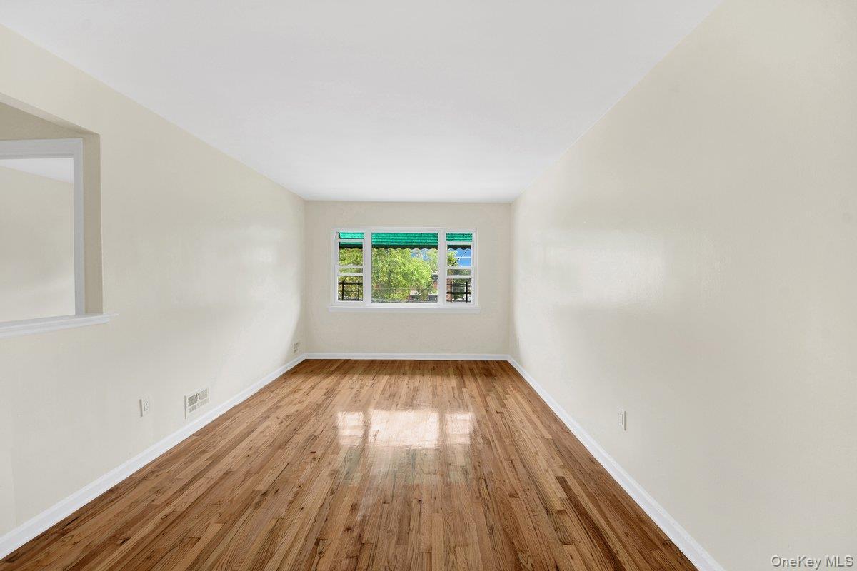 Apartment Bronxwood Avenue  Bronx, NY 10469, MLS-1005369-2