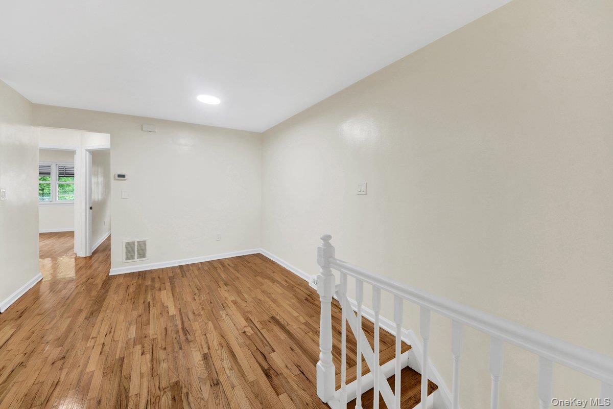 Apartment Bronxwood Avenue  Bronx, NY 10469, MLS-1005369-4