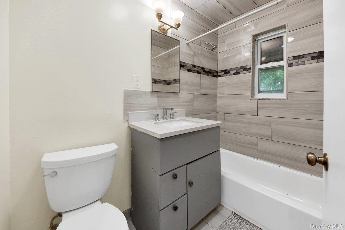 Apartment Bronxwood Avenue  Bronx, NY 10469, MLS-1005369-6