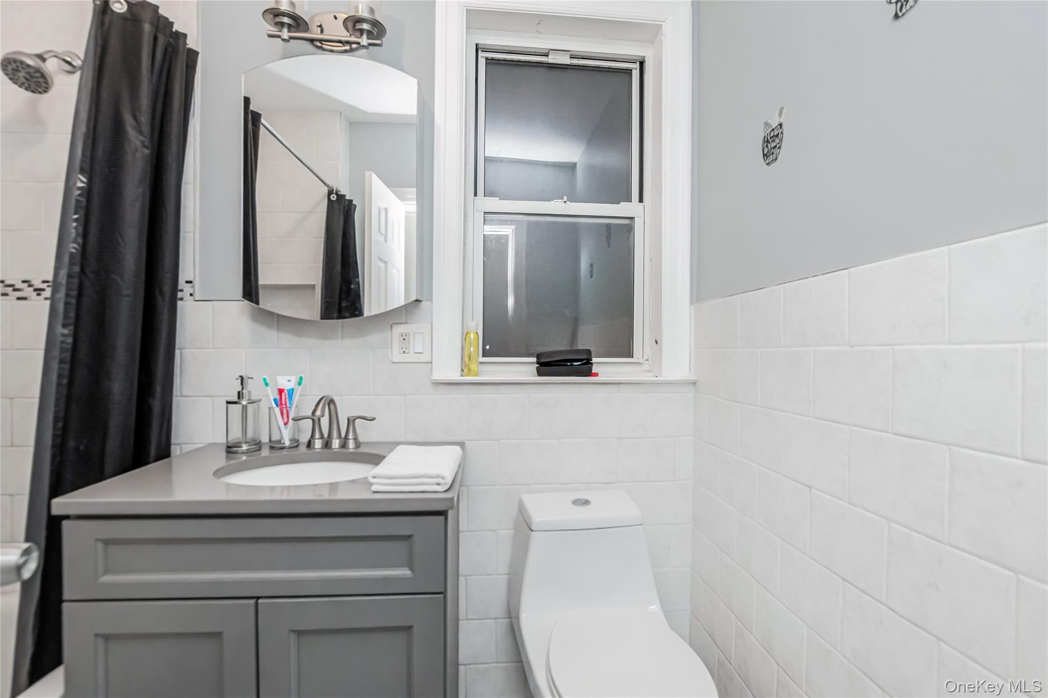 Single Family Harrington  Bronx, NY 10461, MLS-1005420-3