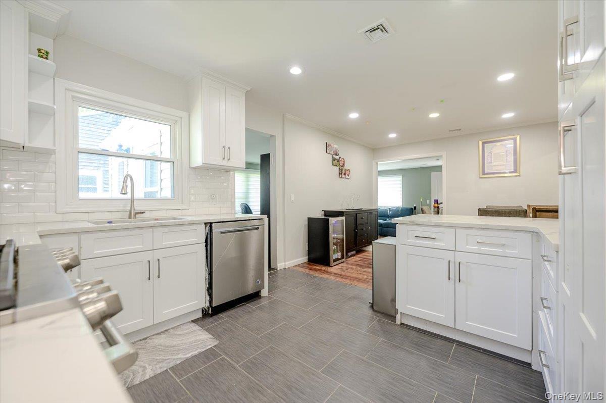 Single Family Allen Road  Nassau County, NY 11598, MLS-1005428-10