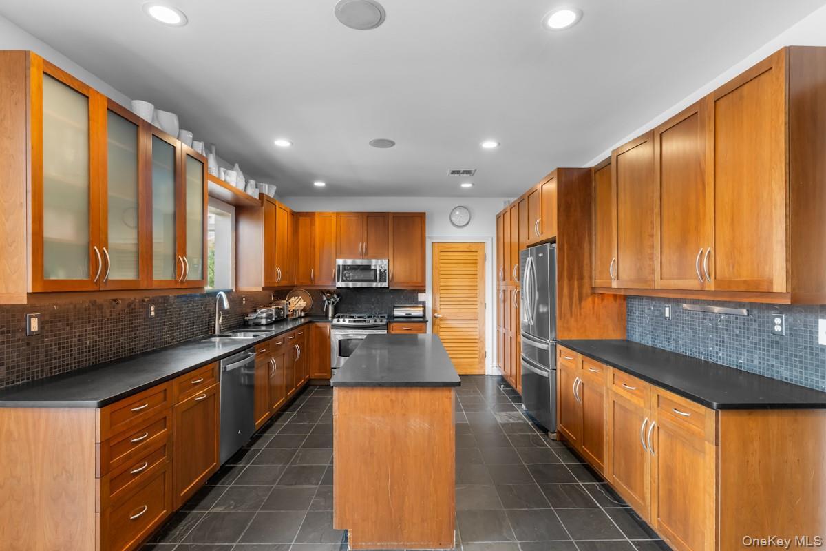 Single Family Ronwood Road Rockland County, NY 10977, MLS-1005553-15