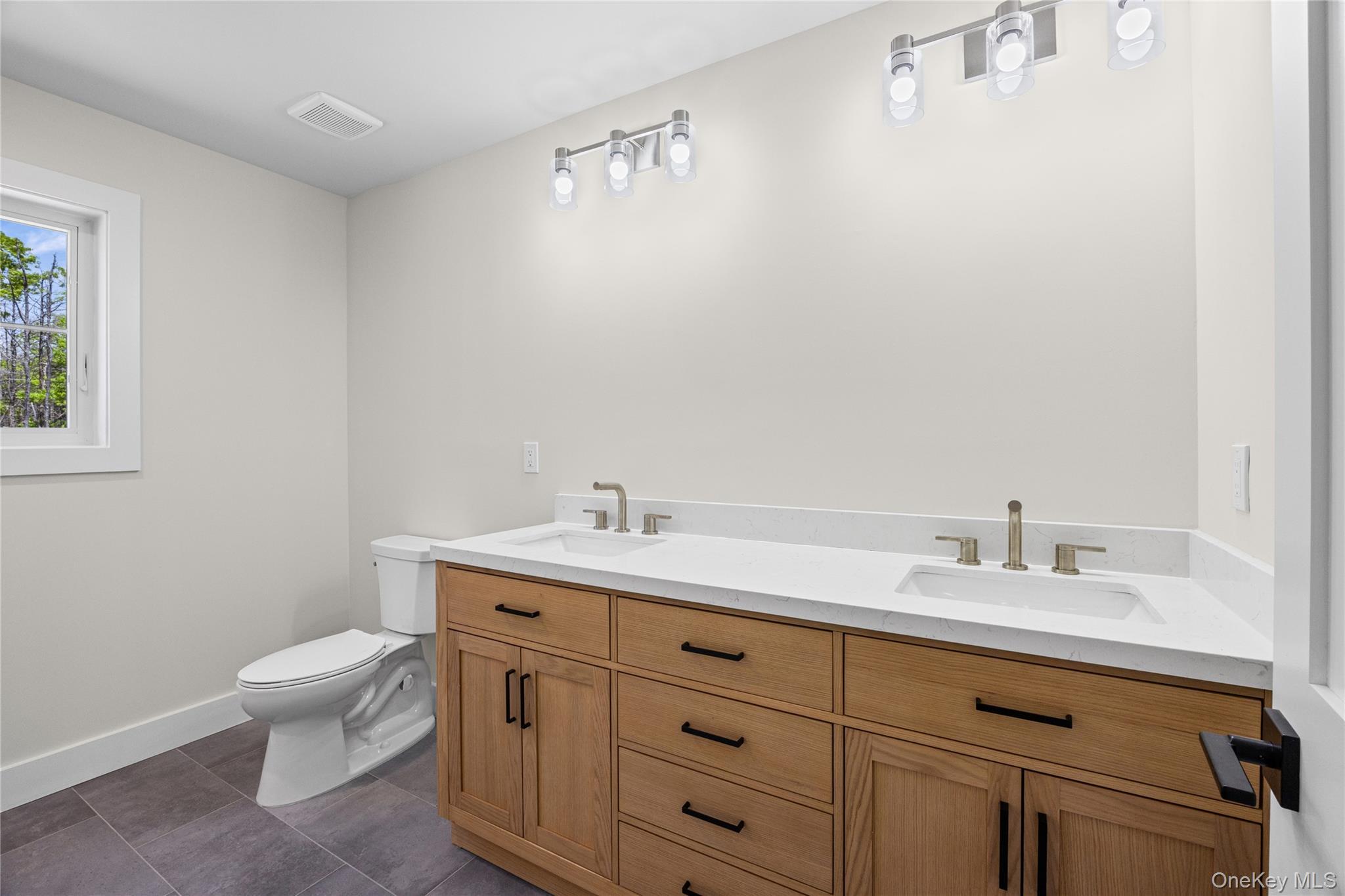 Single Family Jersey Avenue Suffolk County, NY 11764, MLS-1005569-40