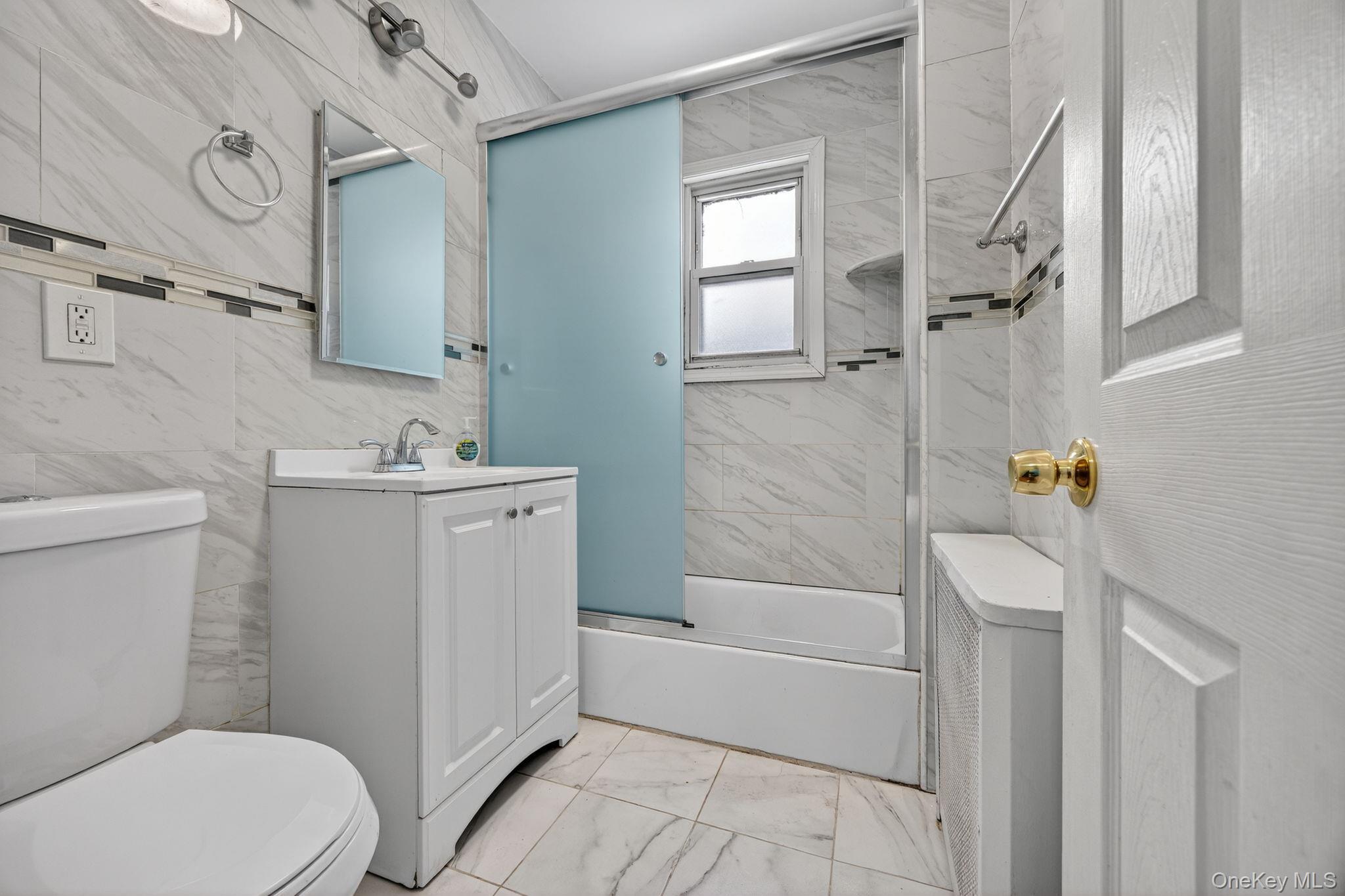 Single Family Little Neck Queens, NY 11004, MLS-1005623-10