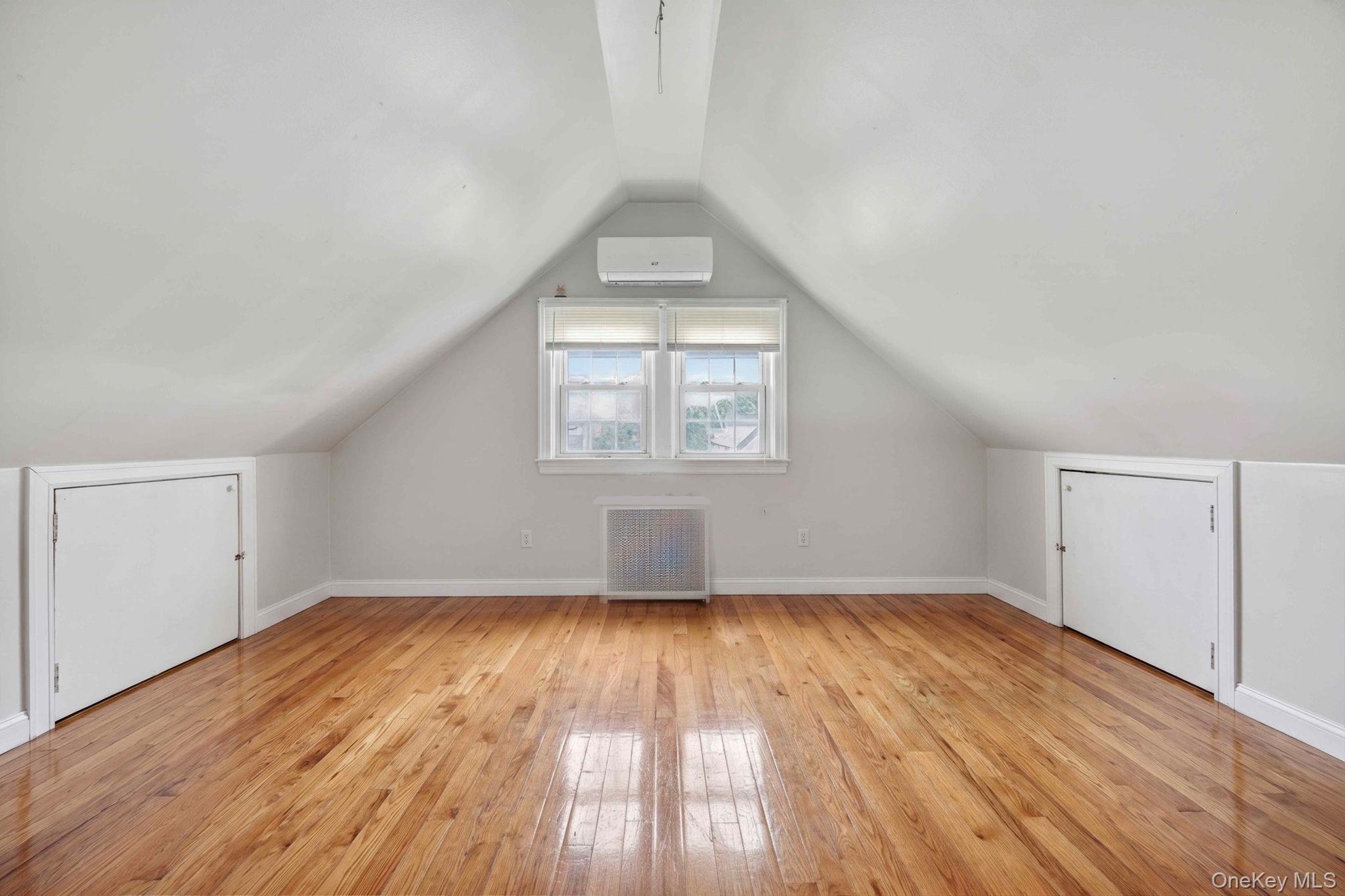 Single Family Little Neck Queens, NY 11004, MLS-1005623-15
