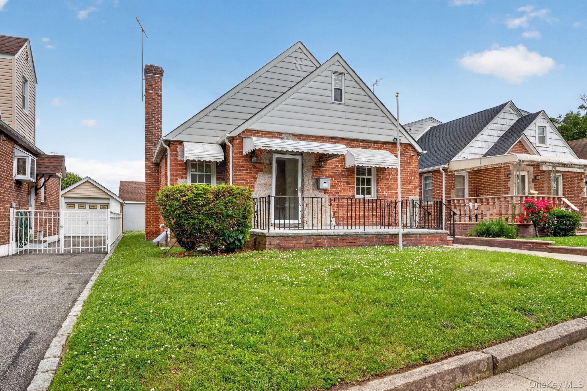 Single Family Little Neck Queens, NY 11004, MLS-1005623-2