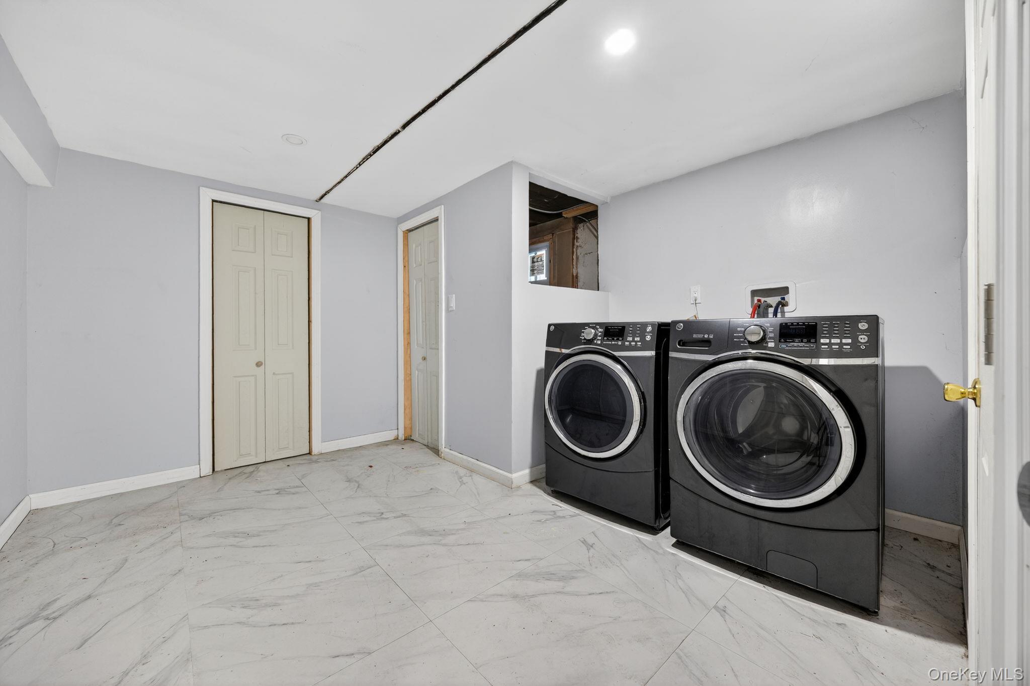 Single Family Little Neck Queens, NY 11004, MLS-1005623-20