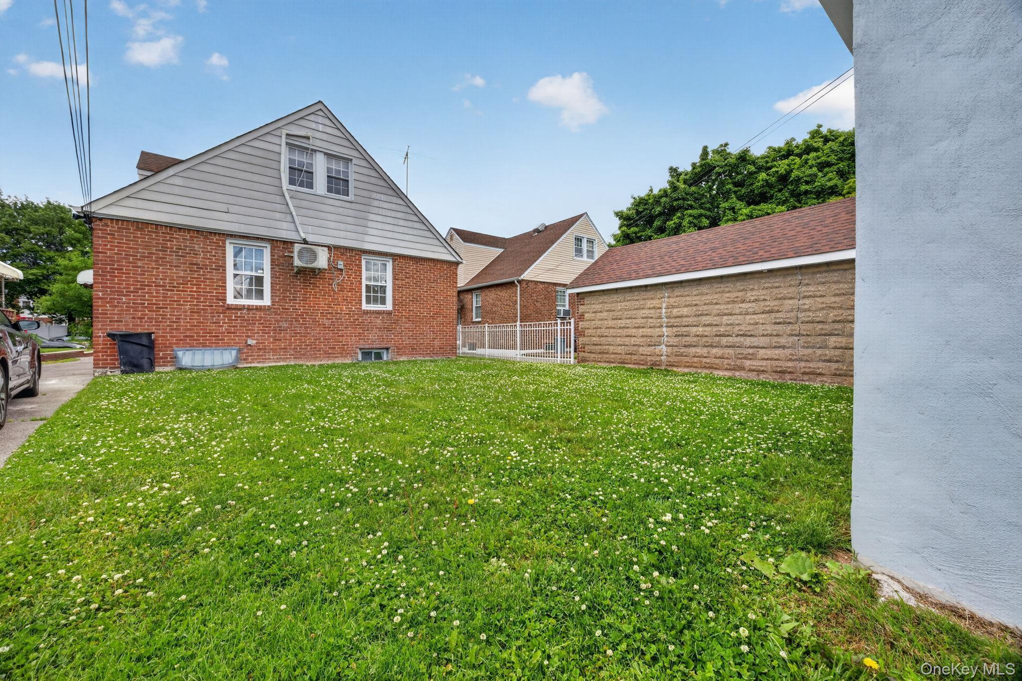 Single Family Little Neck Queens, NY 11004, MLS-1005623-21