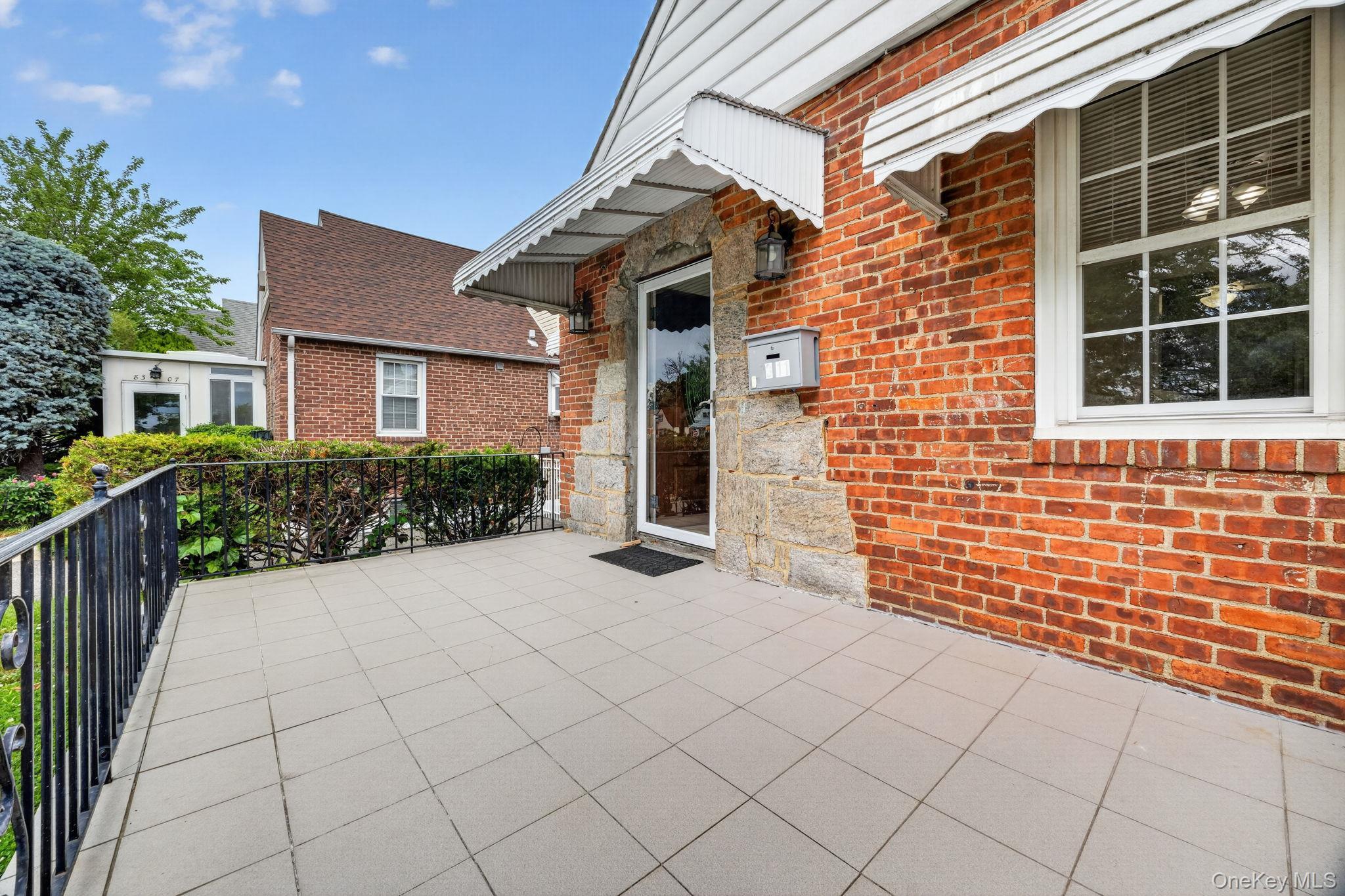 Single Family Little Neck Queens, NY 11004, MLS-1005623-3