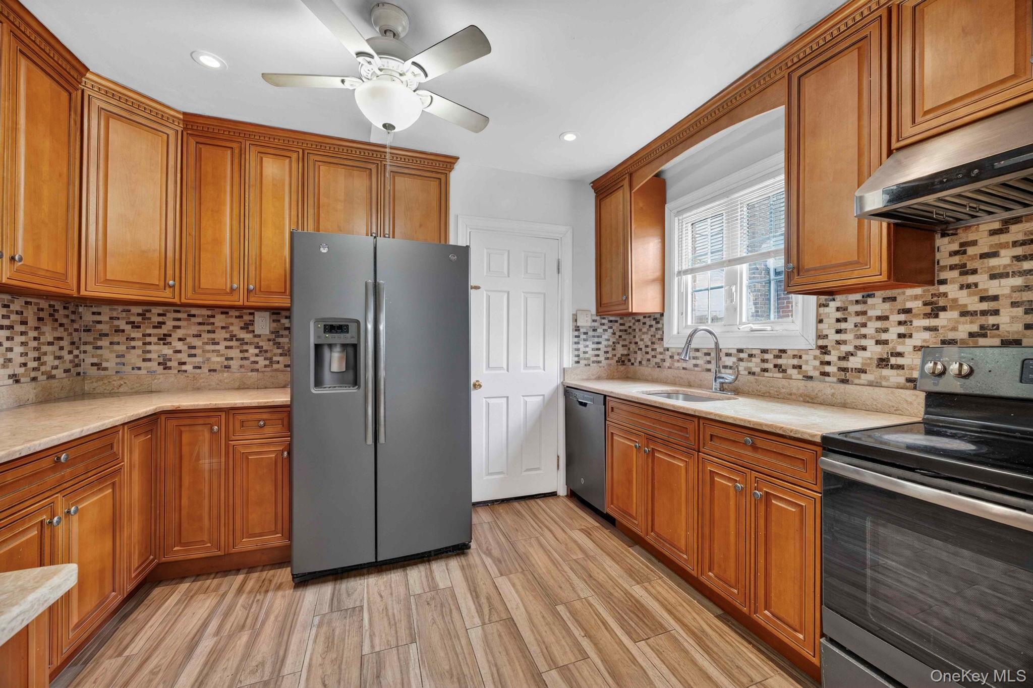 Single Family Little Neck Queens, NY 11004, MLS-1005623-4