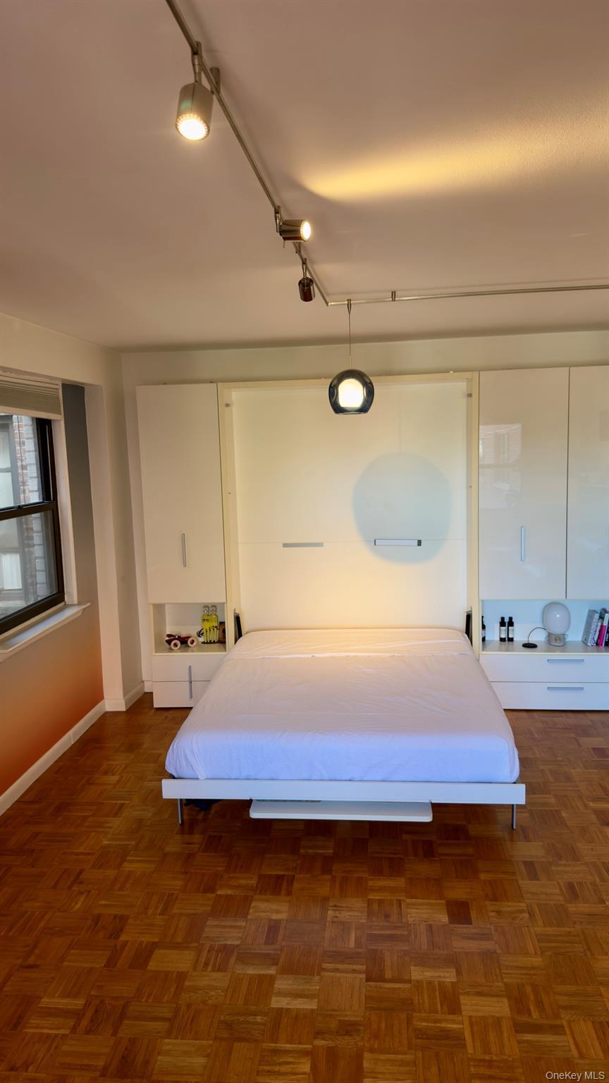 Coop 215  Manhattan, NY 10034, MLS-1005779-11