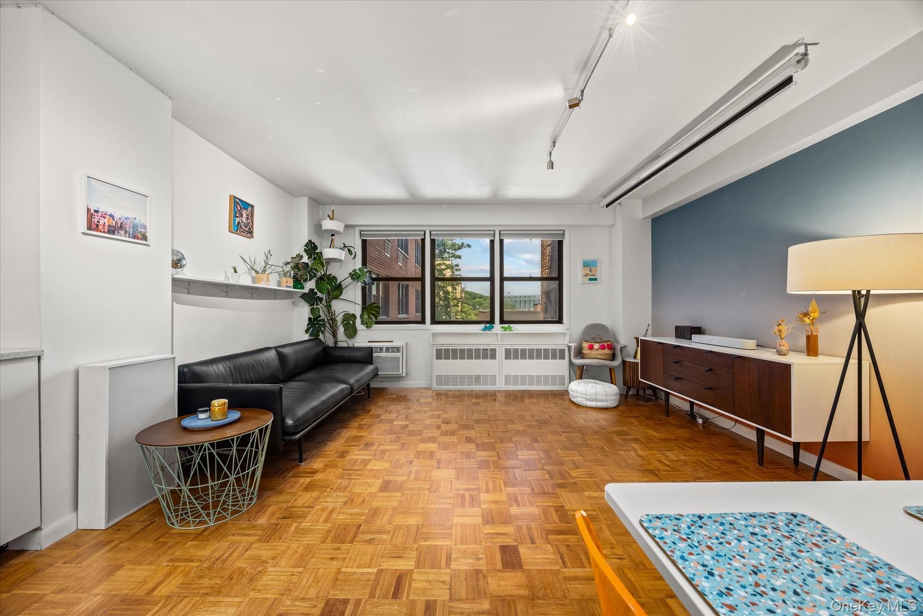 Coop 215  Manhattan, NY 10034, MLS-1005779-2