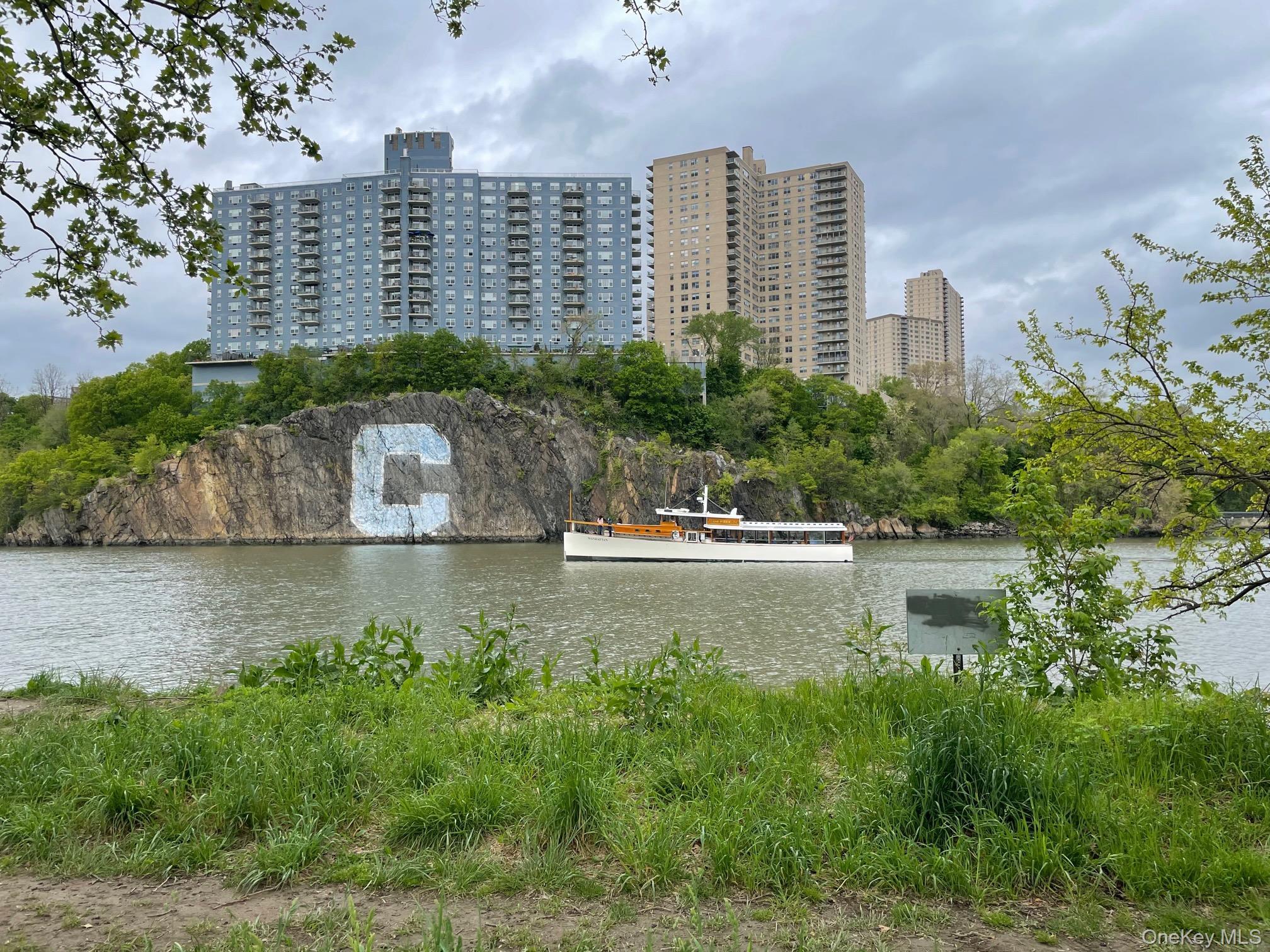 Coop 215  Manhattan, NY 10034, MLS-1005779-21