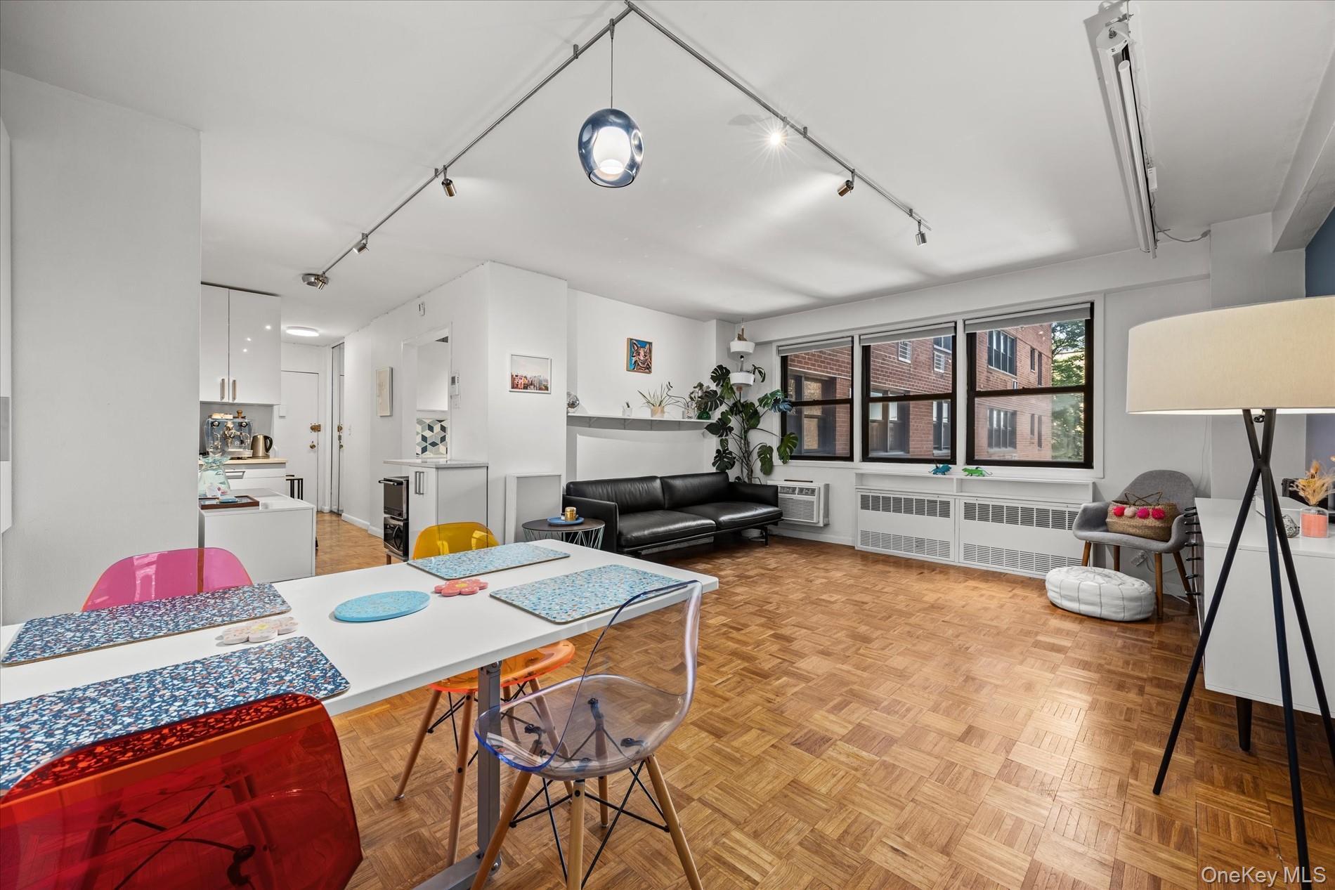 Coop 215  Manhattan, NY 10034, MLS-1005779-3