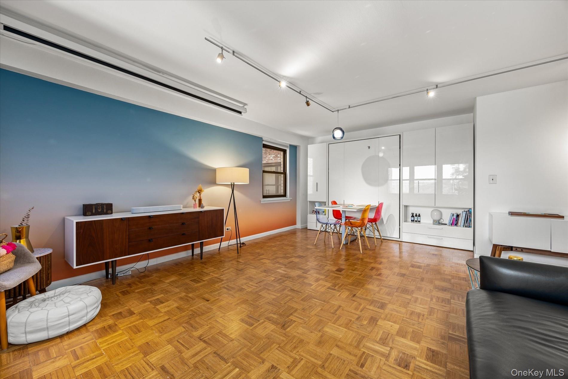 Coop 215  Manhattan, NY 10034, MLS-1005779-4