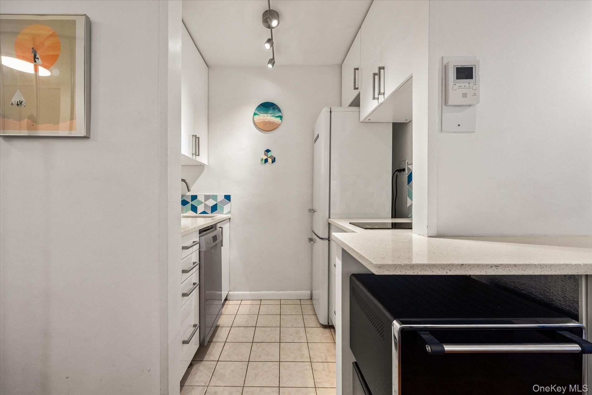 Coop 215  Manhattan, NY 10034, MLS-1005779-6