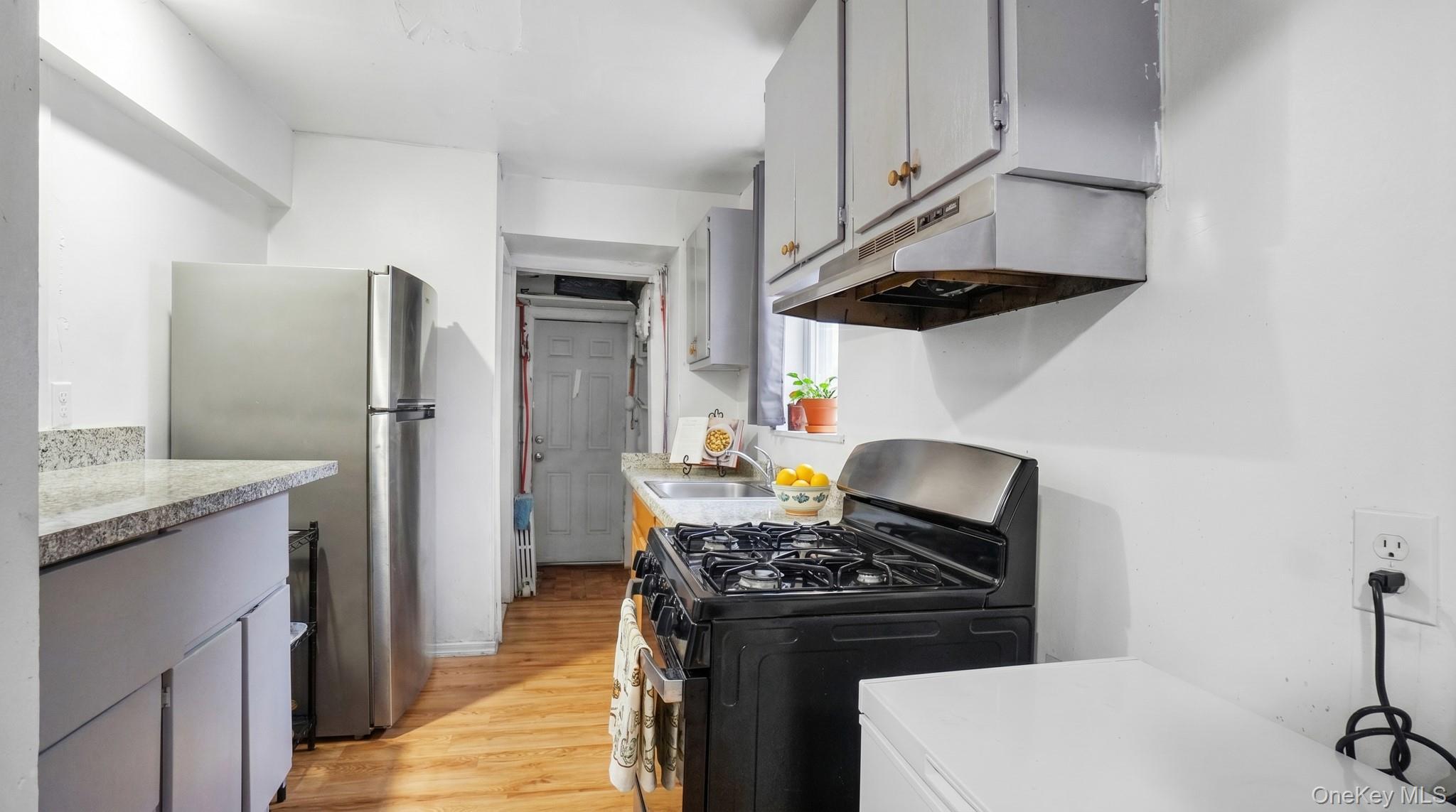 Single Family Briggs Avenue  Bronx, NY 10458, MLS-1005802-10