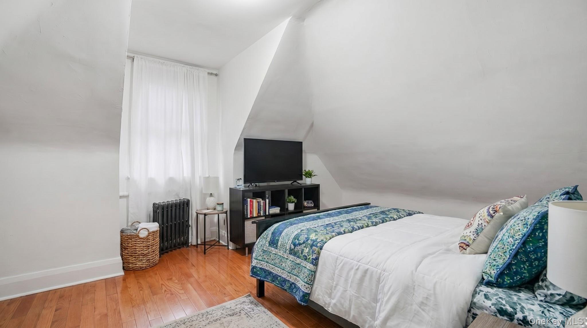Single Family Briggs Avenue  Bronx, NY 10458, MLS-1005802-13