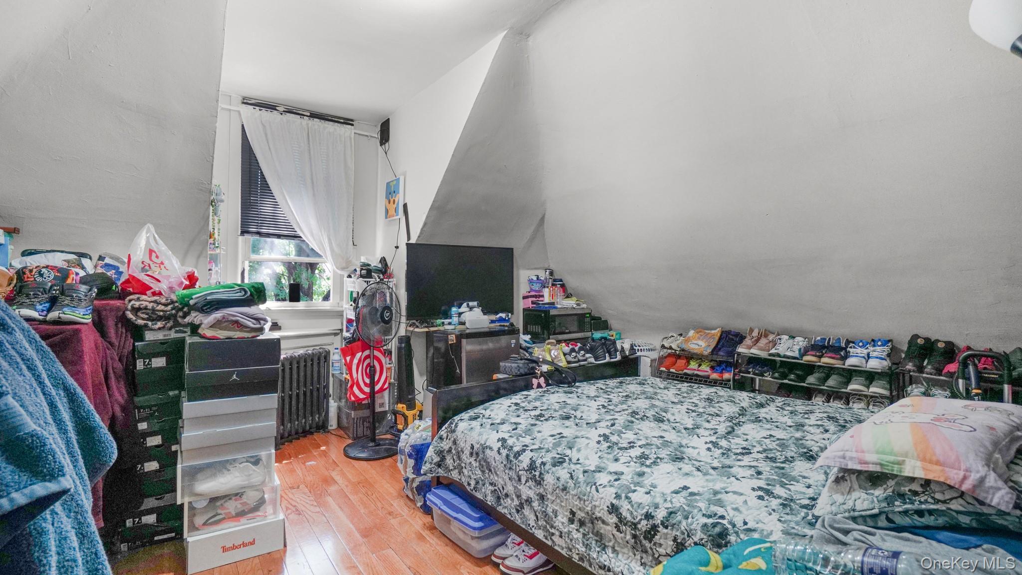 Single Family Briggs Avenue  Bronx, NY 10458, MLS-1005802-14