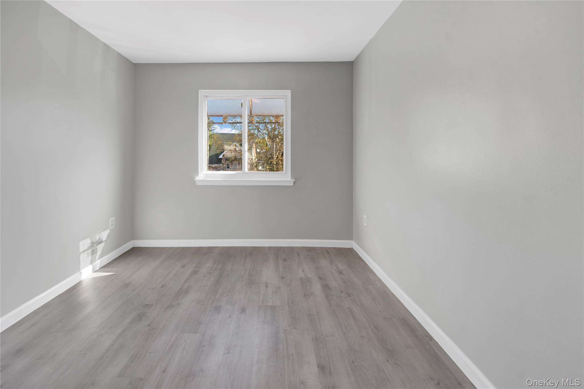 Single Family Torry Avenue Bronx, NY 10473, MLS-1005811-22