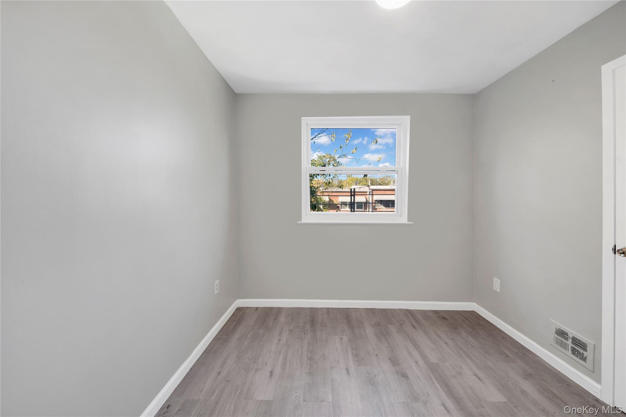 Single Family Torry Avenue Bronx, NY 10473, MLS-1005811-32