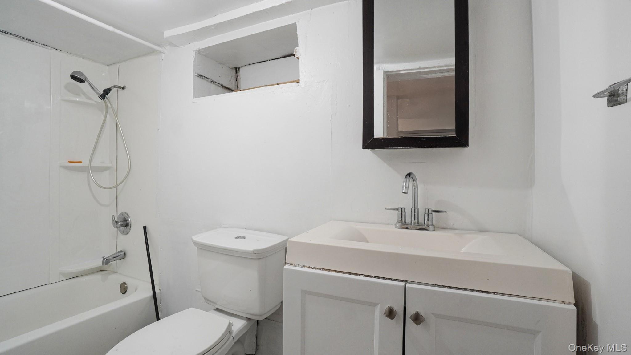 Single Family Briggs  Bronx, NY 10458, MLS-1005827-33
