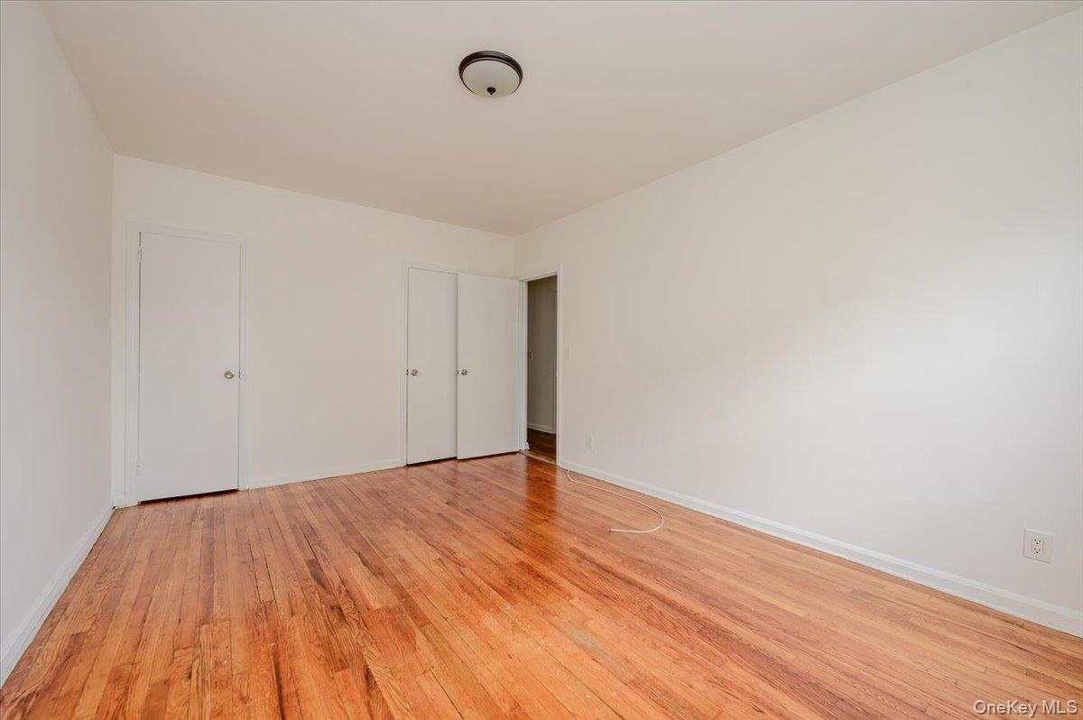 Single Family Rhinelander Bronx, NY 10461, MLS-1005844-15