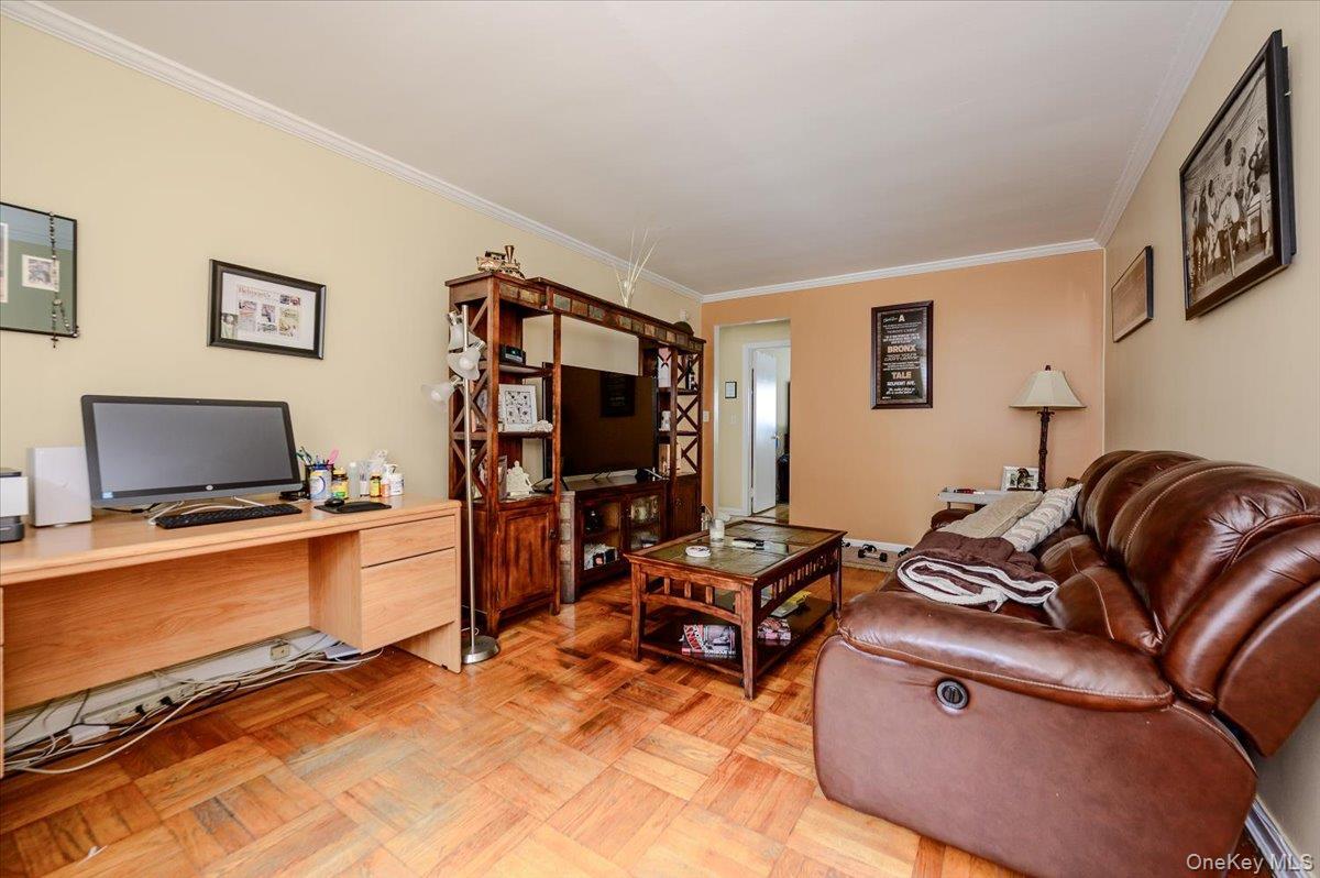 Single Family Rhinelander Bronx, NY 10461, MLS-1005844-20