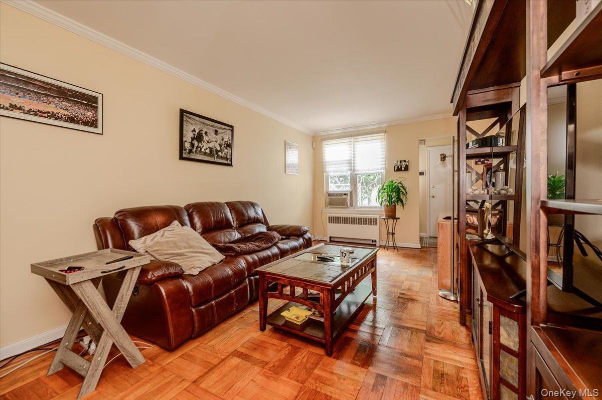 Single Family Rhinelander Bronx, NY 10461, MLS-1005844-21